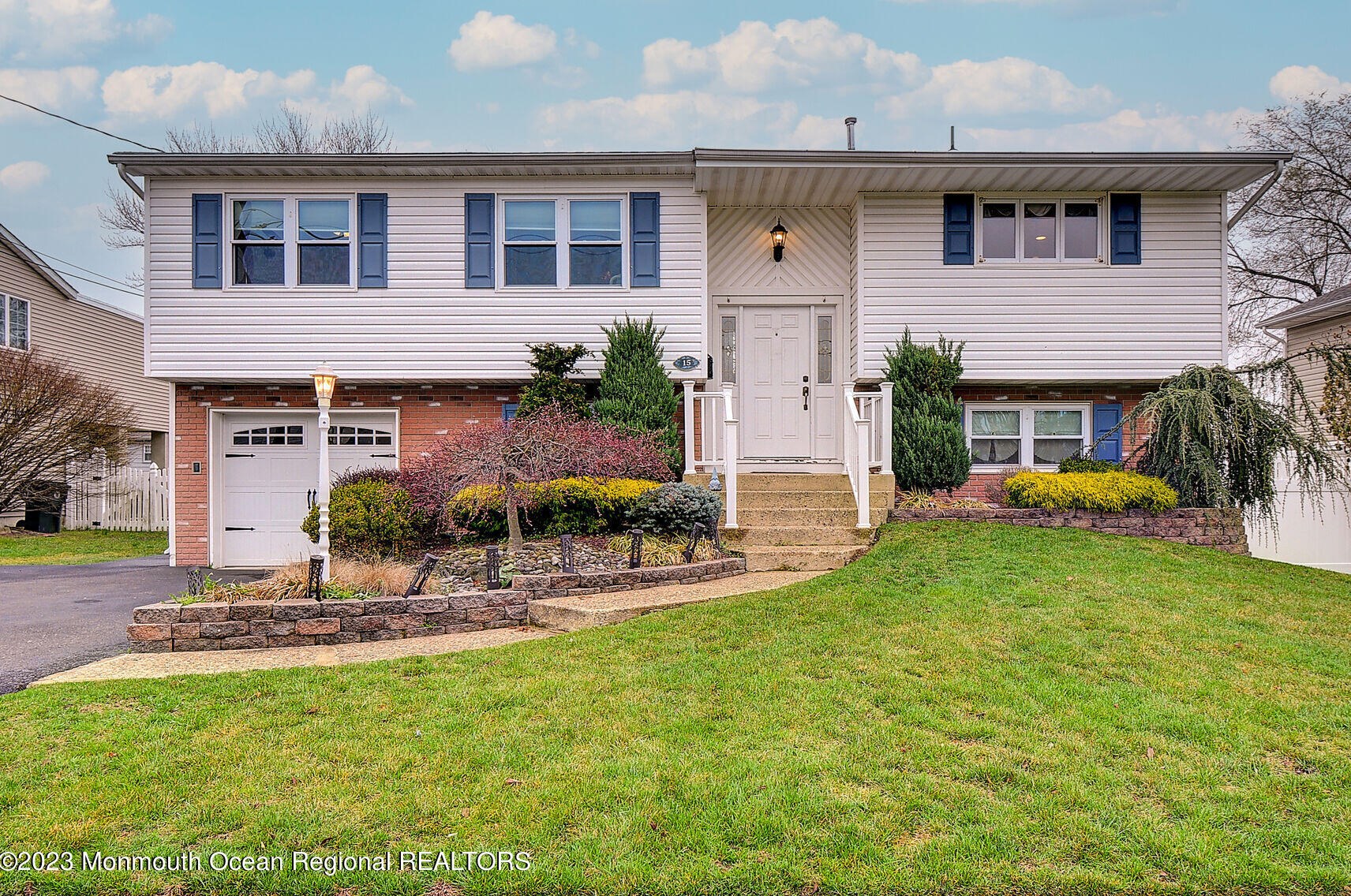 15 Kerry Dr, Hazlet, NJ 07730
