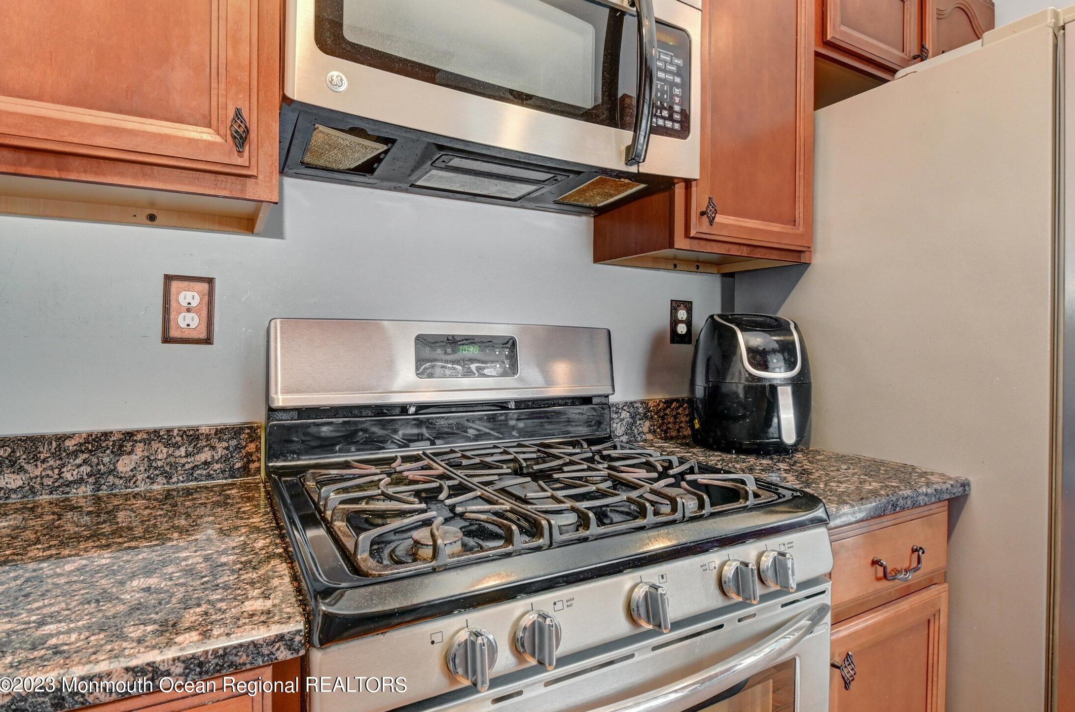 232 Morningside Ave, Keyport NJ  07735-3015 exterior