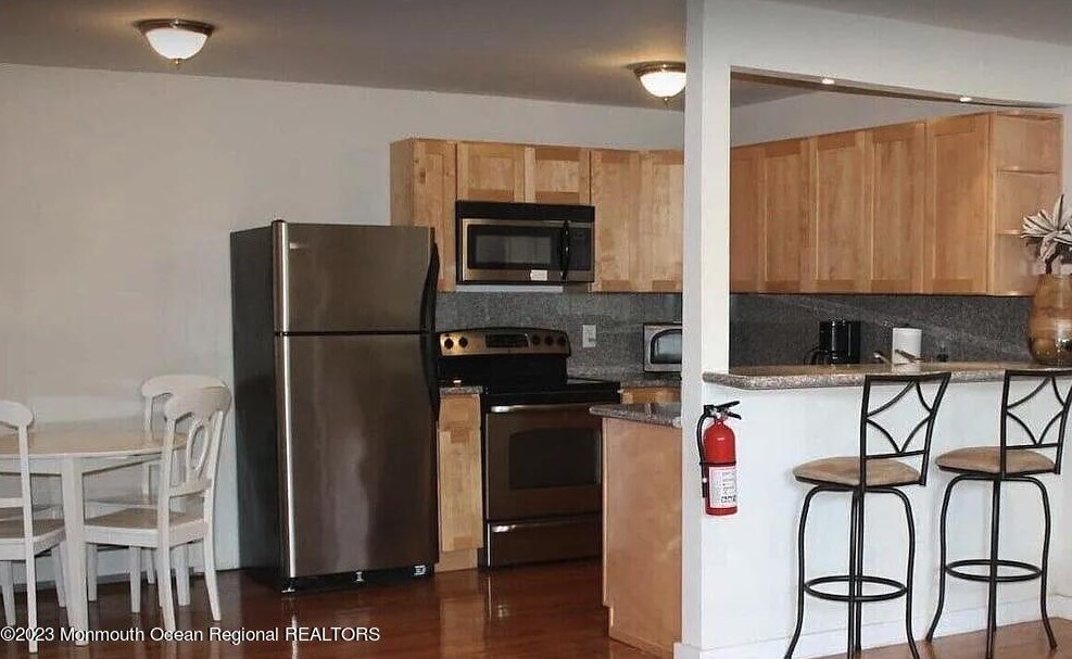 302 Fifth Ave ##5 August+ Ld Weekend, Tinton Falls, NJ 07712