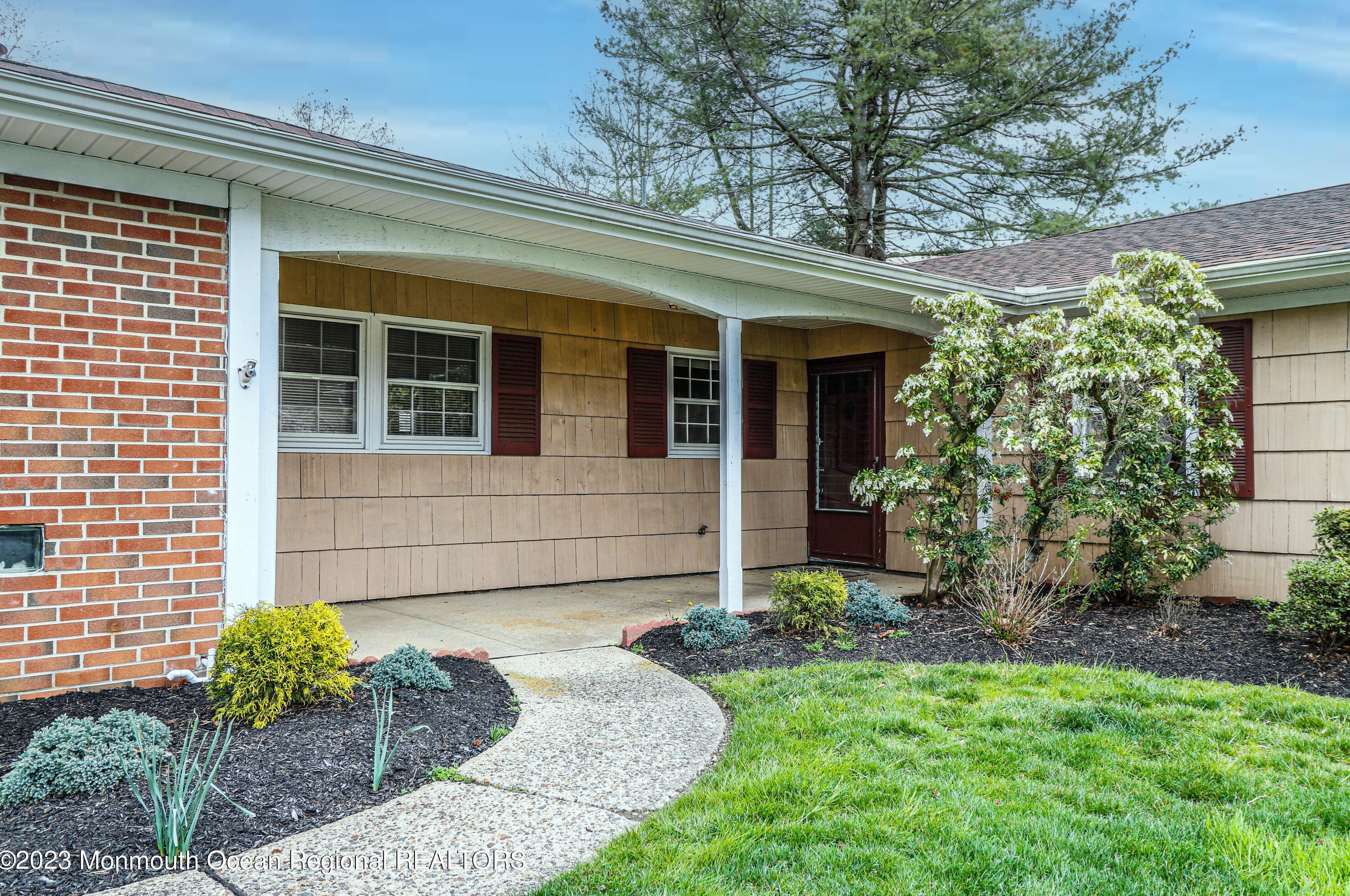 4 Cymbeline Dr, Old Bridge, NJ 08857