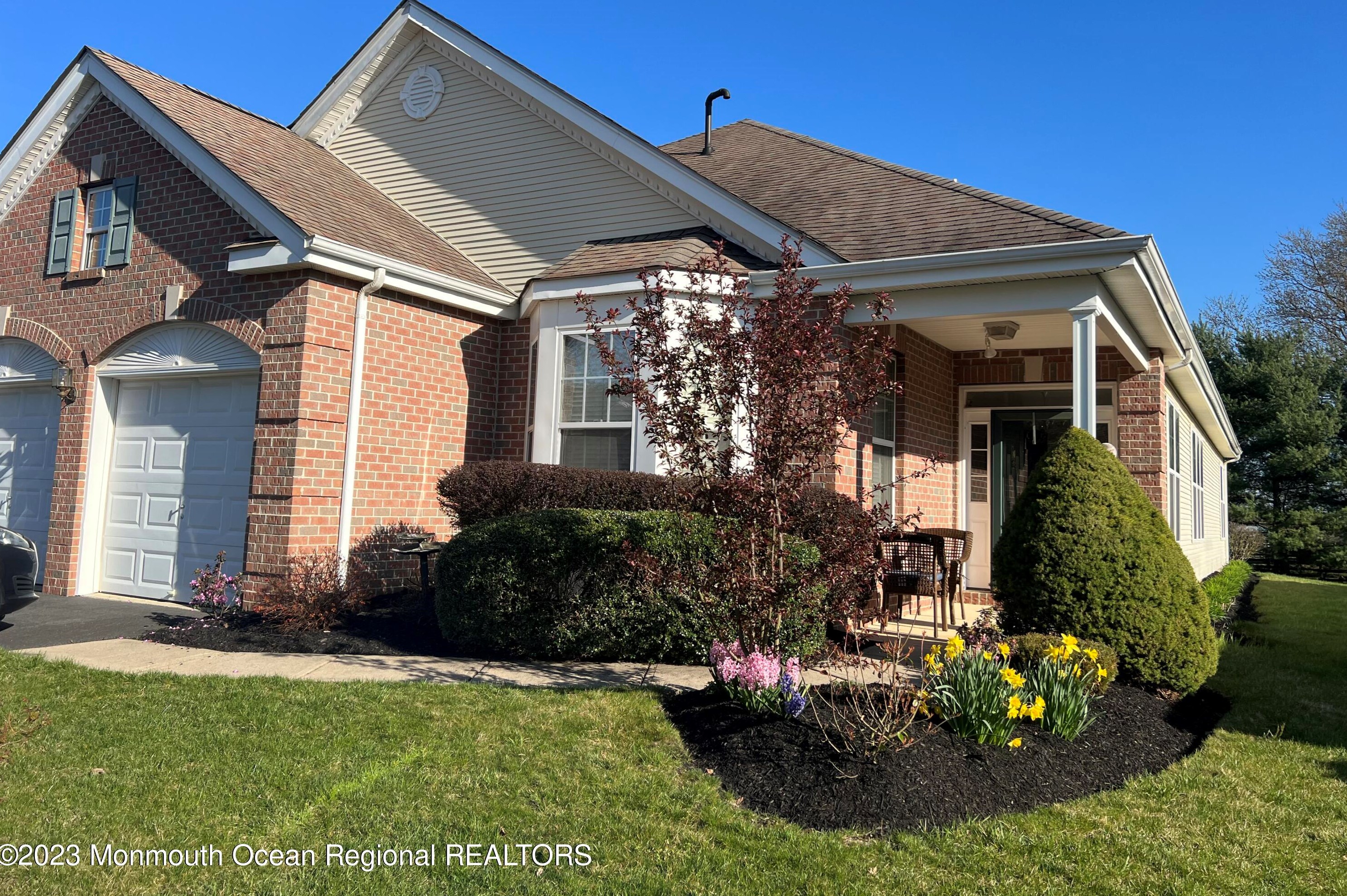 140 Minuteman Cir, Upper Freehold, NJ 08501