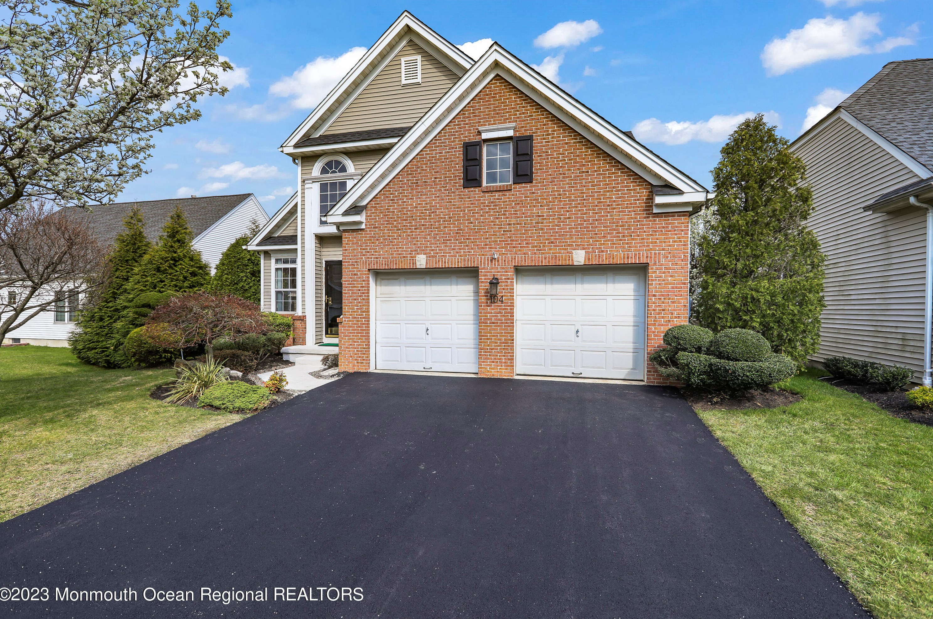104 Freesia Ct, Holmdel Village, NJ 07733