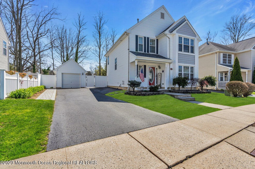 113 Hamlet Ct, Toms River, NJ 08753-6405