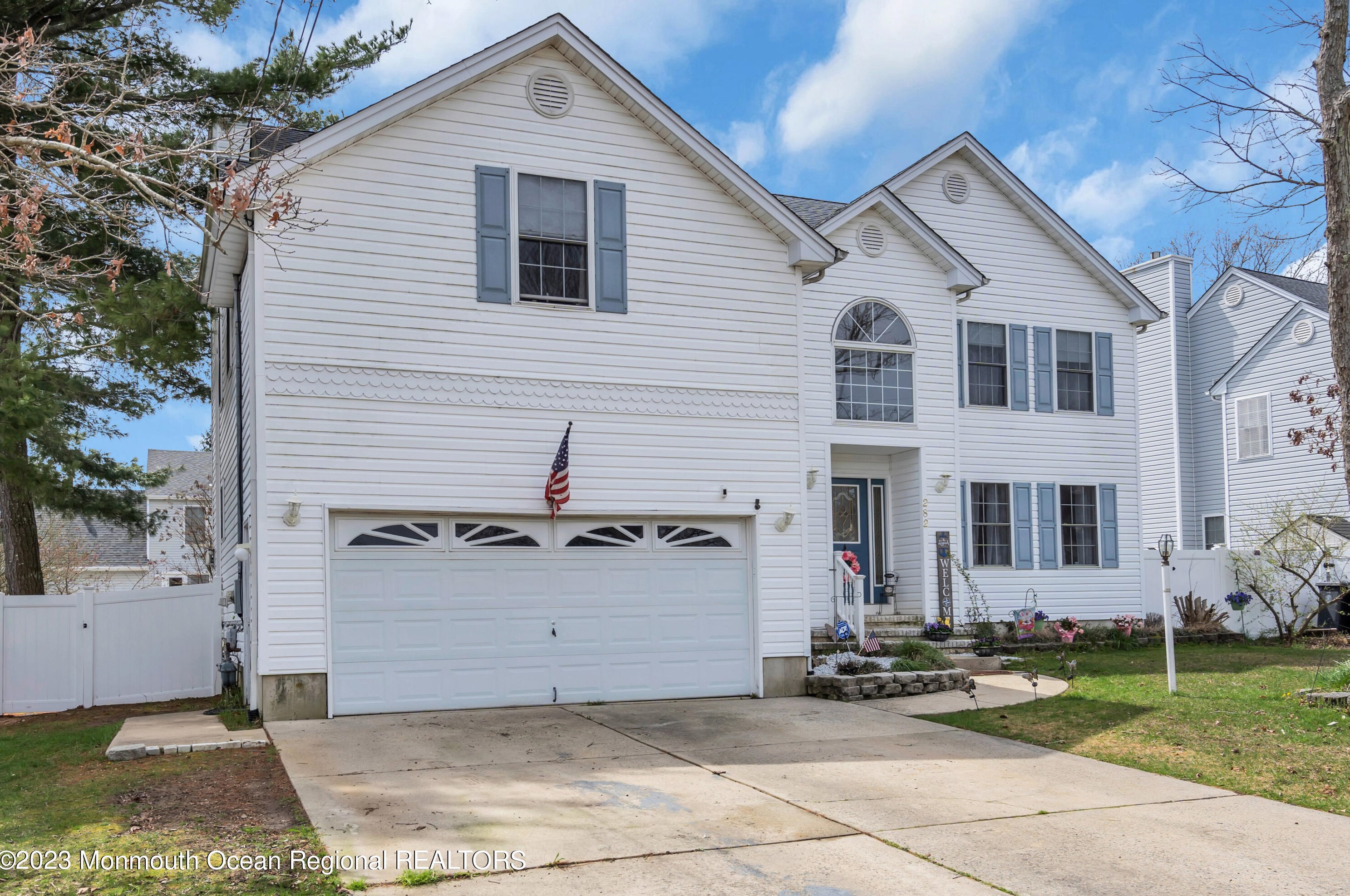 282 Mermaid Dr, Stafford Township, NJ 08050