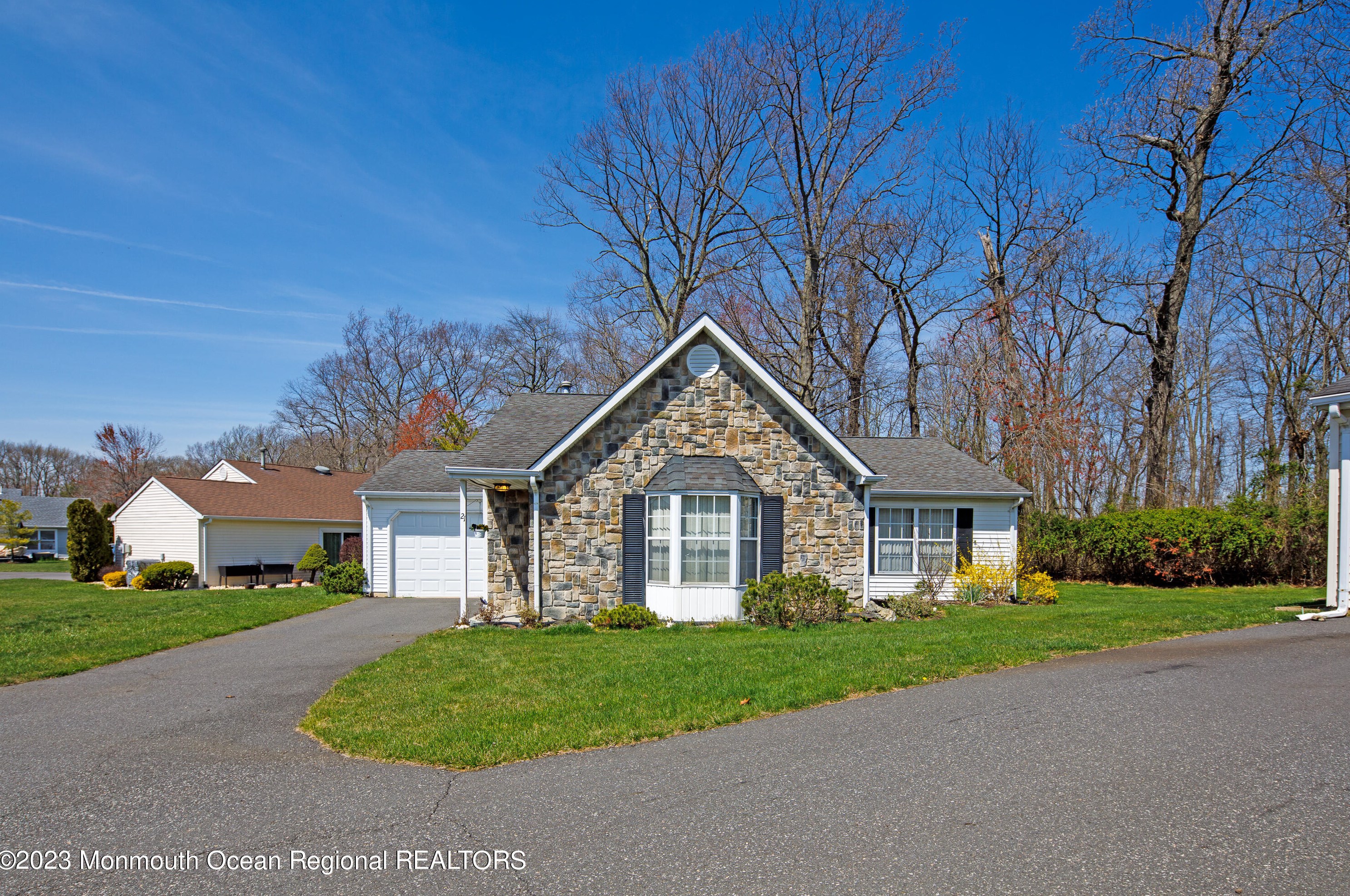 21 Ivy Ridge Close #1000, East Freehold, NJ 07728