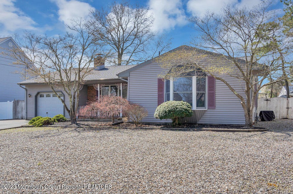 290 Mermaid Dr, Stafford Township, NJ 08050