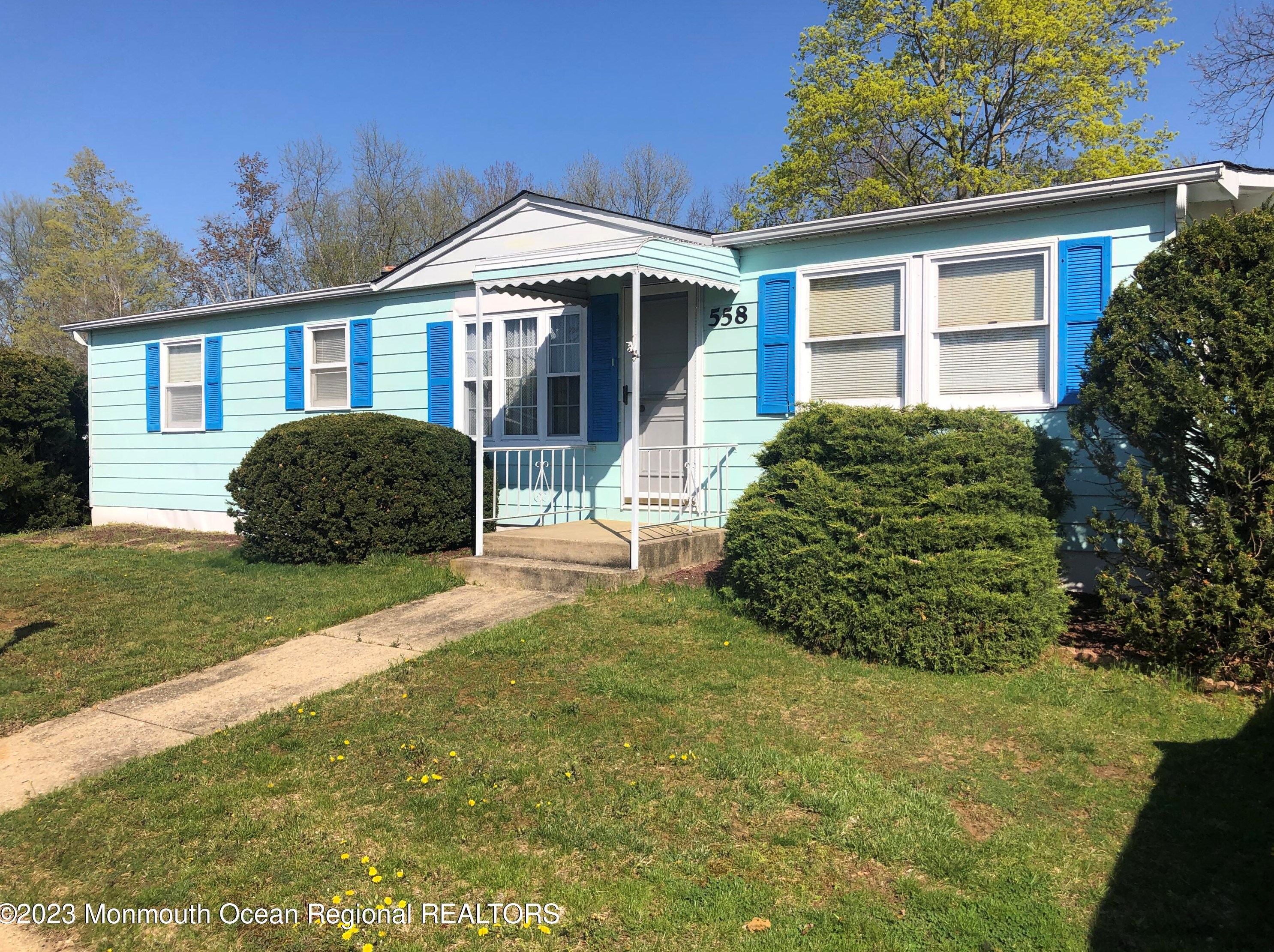 558 Sara Dr, East Freehold, NJ 07728