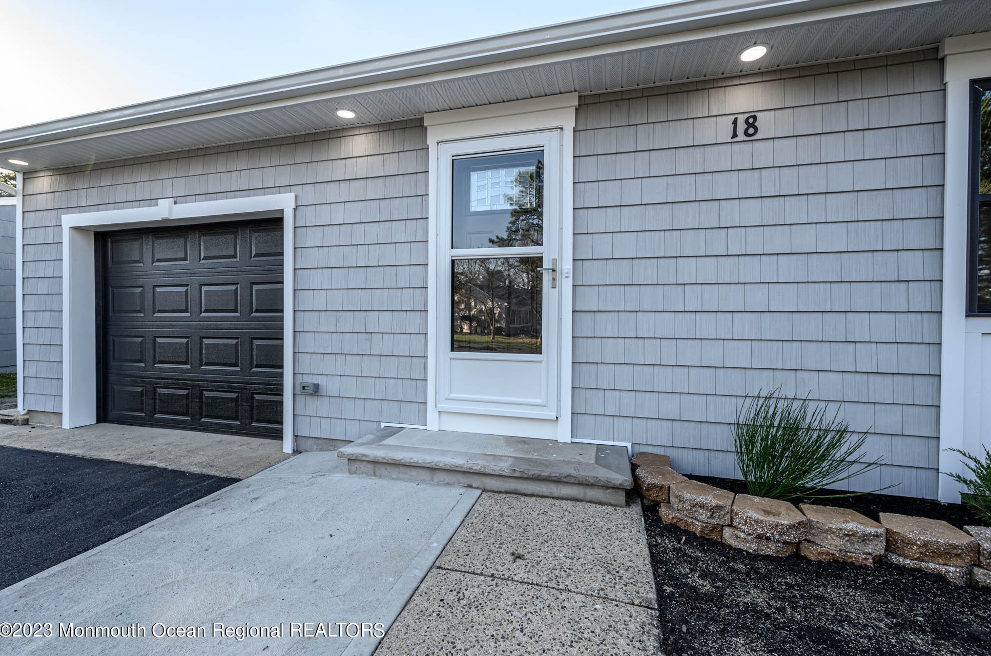 18 Crescent Dr, Toms River, NJ 08757-5803