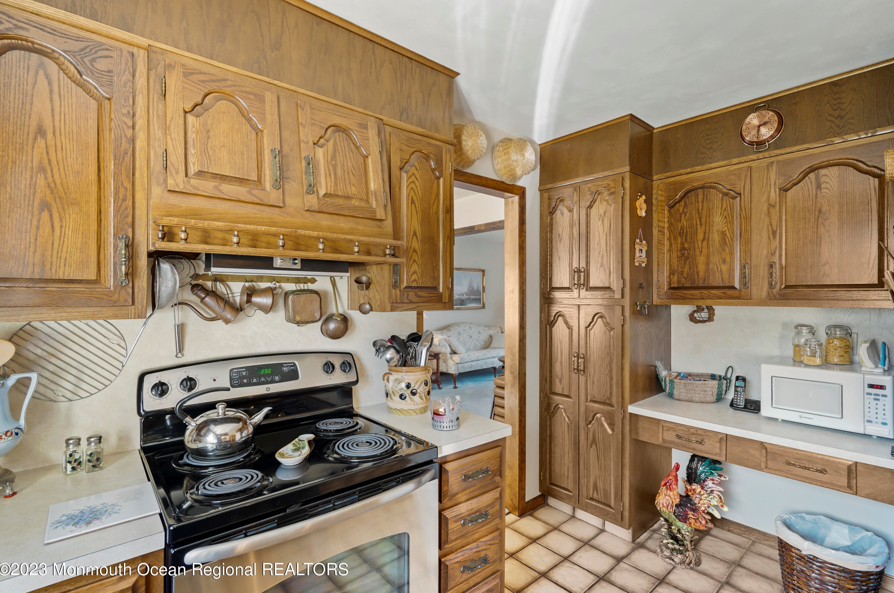 96 Aberdeen Rd, Matawan NJ  07747-2721 exterior