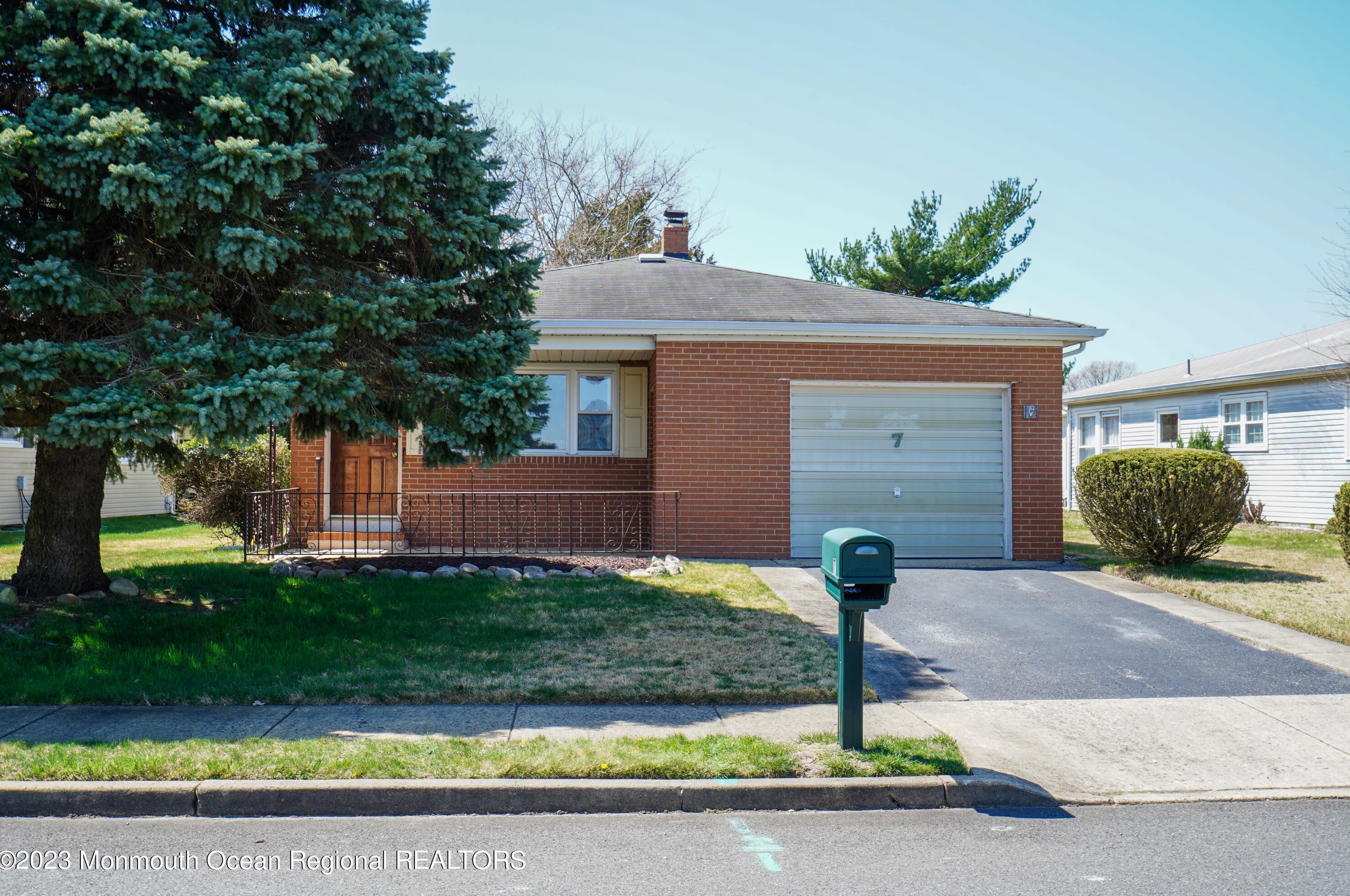 7 Tivoli St, Toms River, NJ 08757-4131