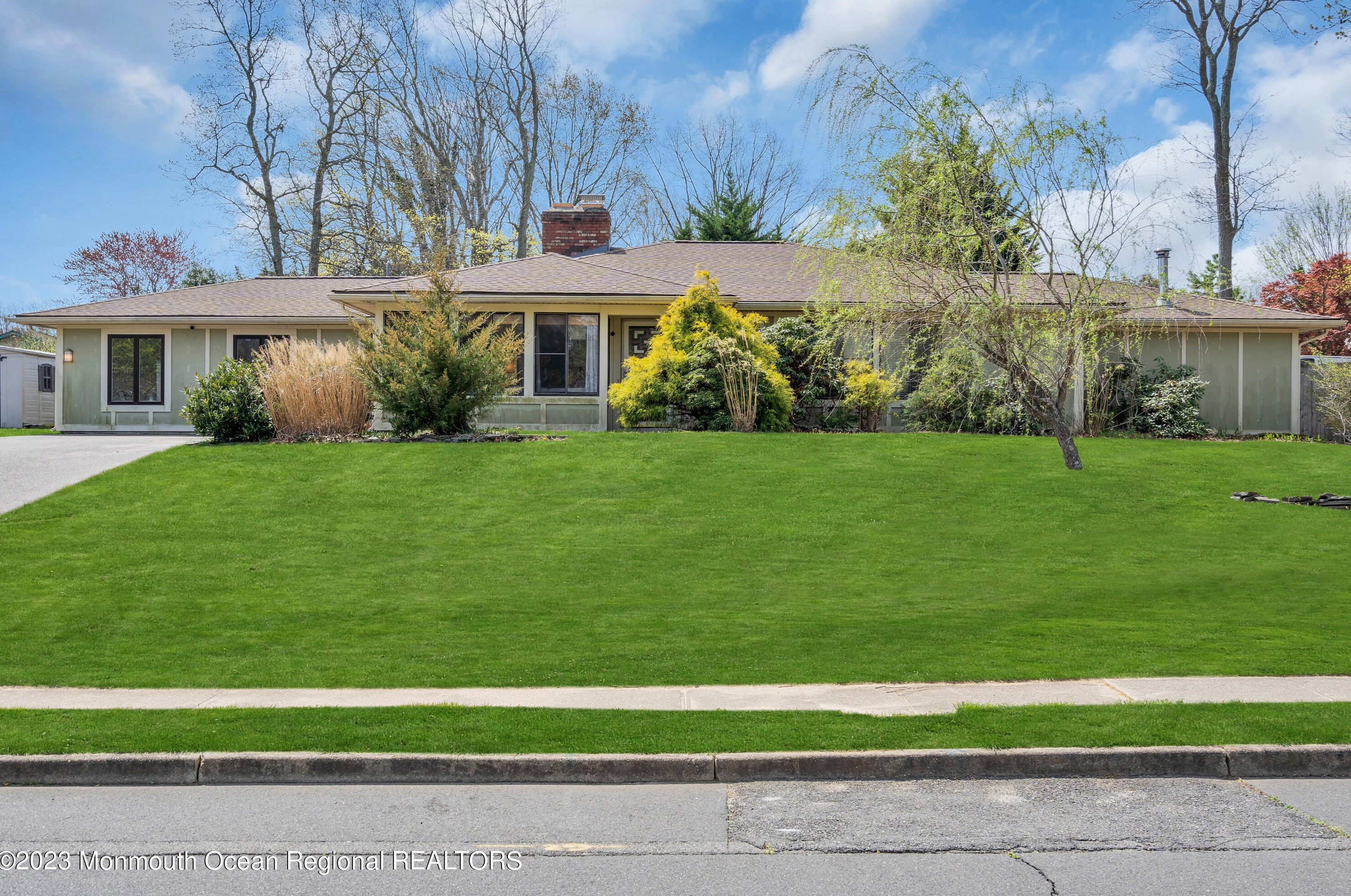 10 Chippewa Rd, Toms River, NJ 08753-3419