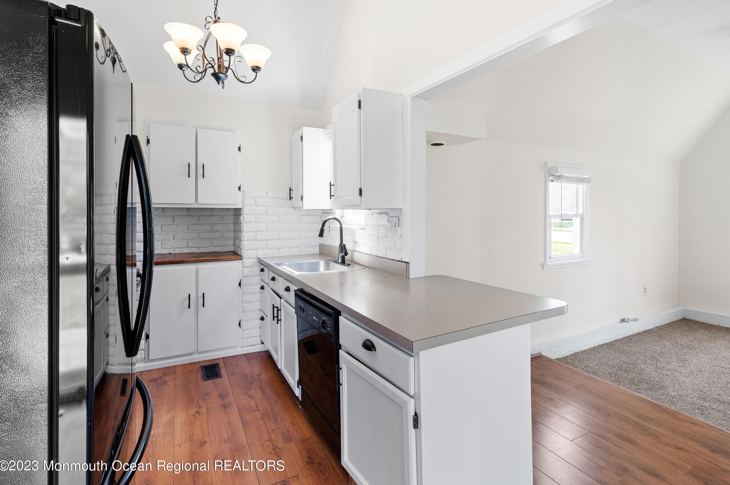 7 Wilbur Dr, Upper Freehold, NJ 08501-1664