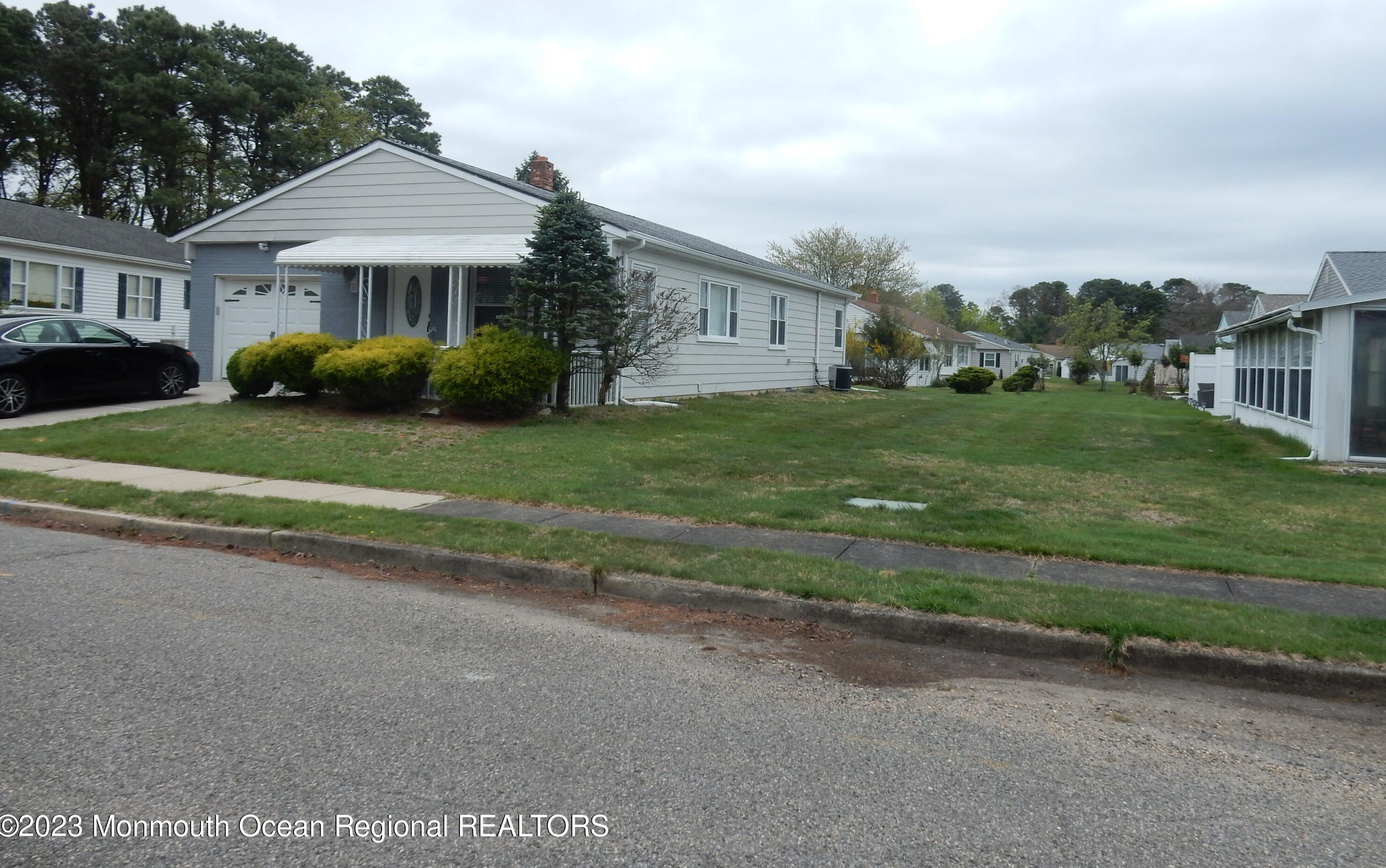 2 Encinitas Dr, Toms River NJ  08757-5716 exterior