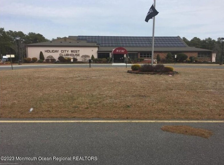 2 Encinitas Dr, Toms River NJ  08757-5716 exterior