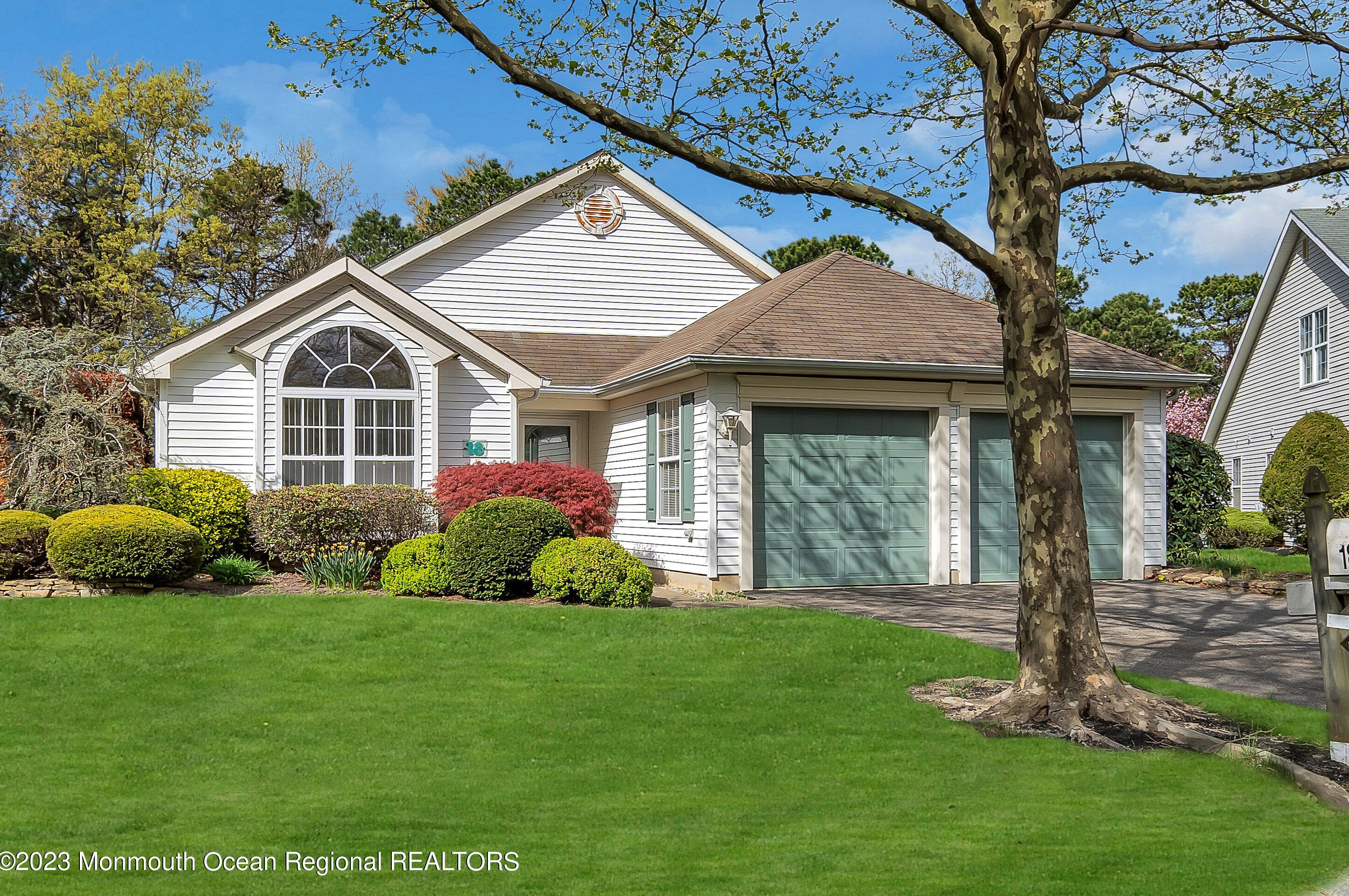 18 Skylark Ln, Lakewood, NJ 08701