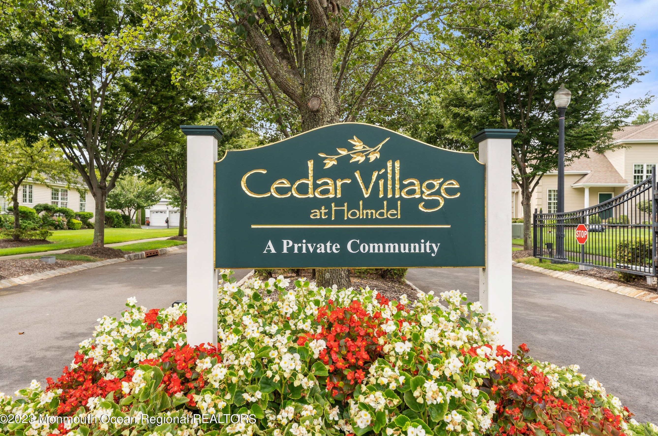 32 Chesapeake Dr, Holmdel Village, NJ 07733