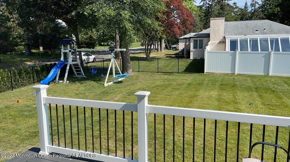 423 Redmond Ave, Oakhurst NJ  07755-1459 exterior