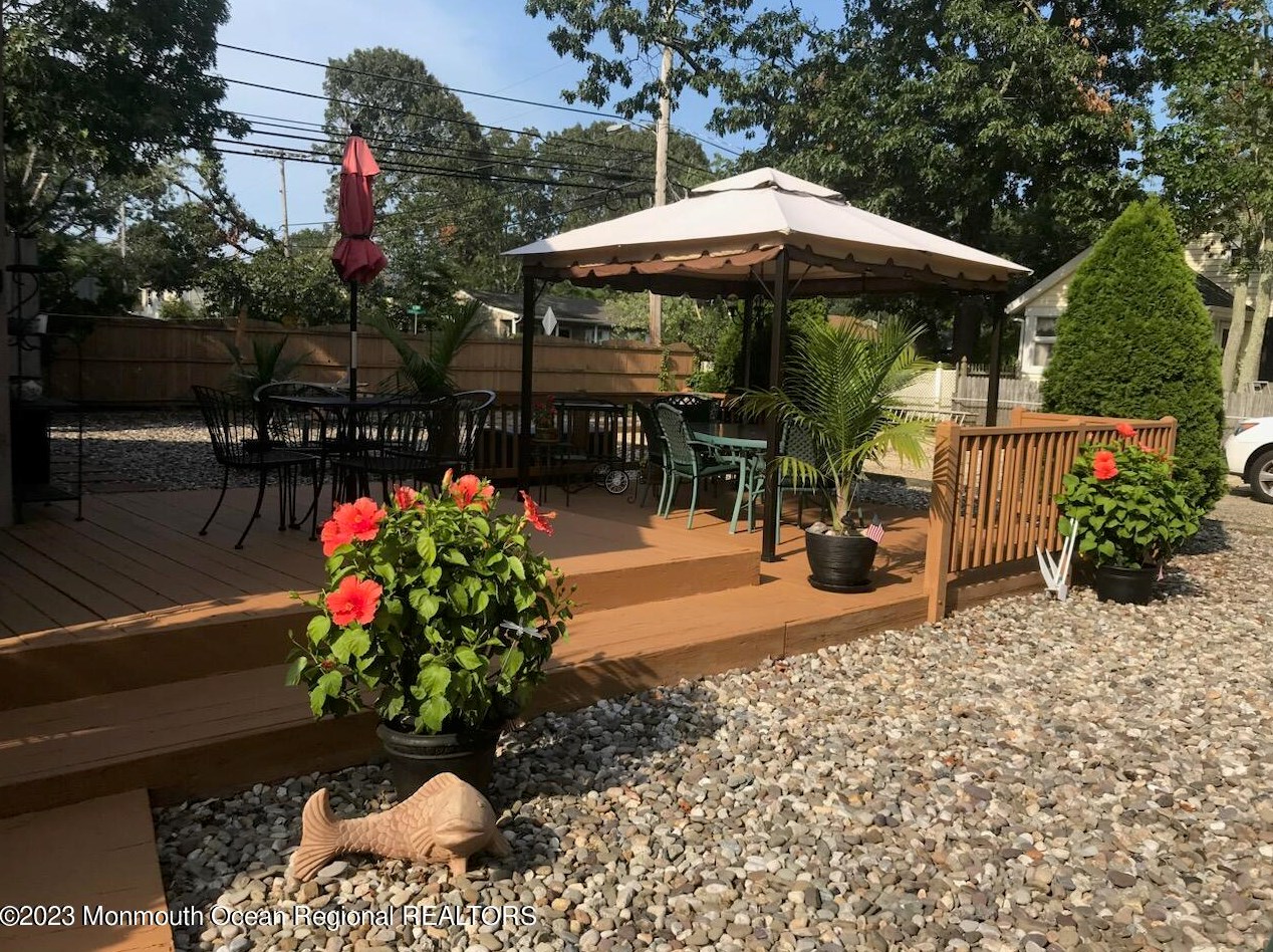 487 Mantoloking Rd, Bricktown, NJ 08723