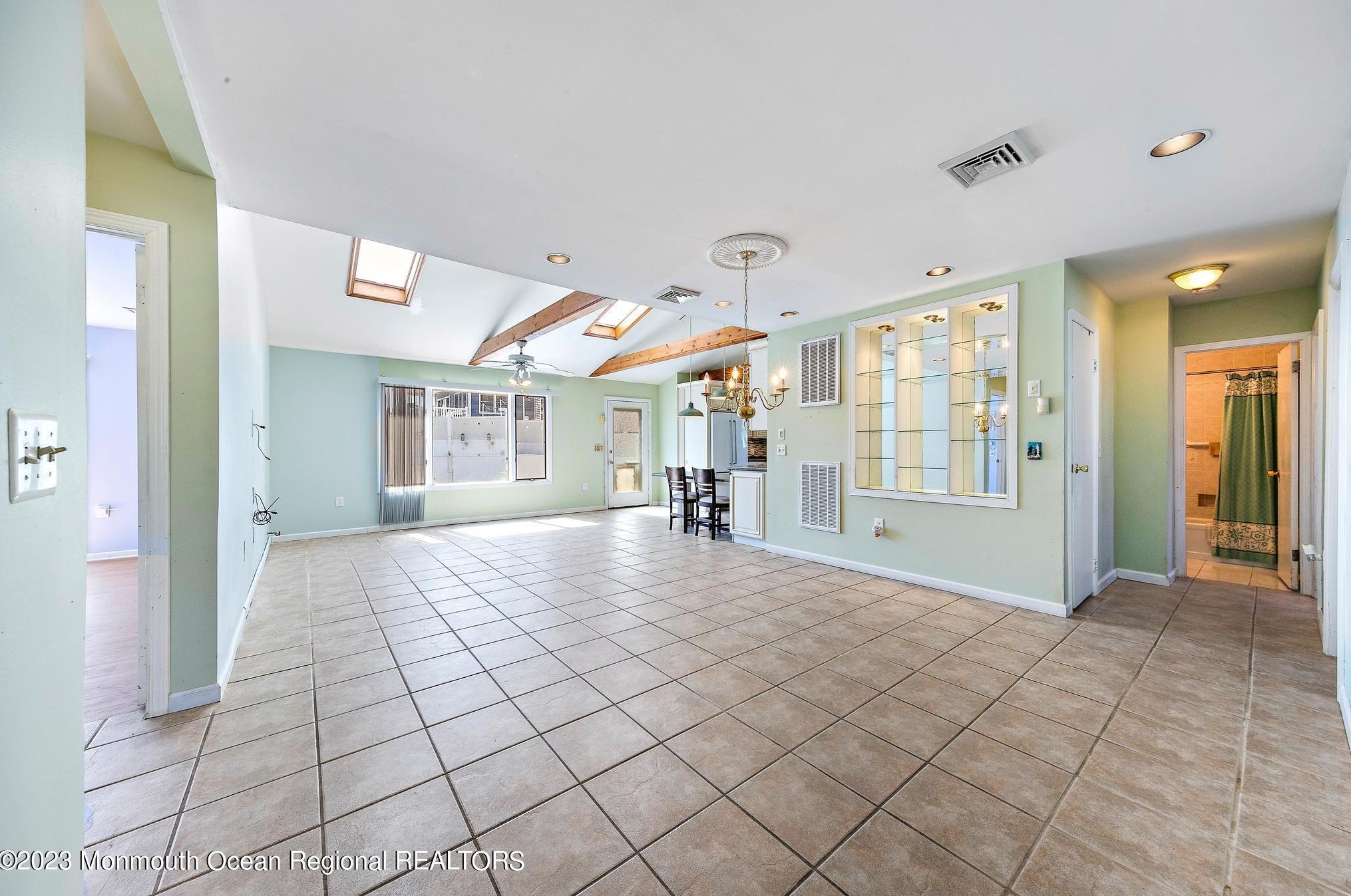 105 Jeteemale Dr, Cedar Bonnet Island, NJ 08050