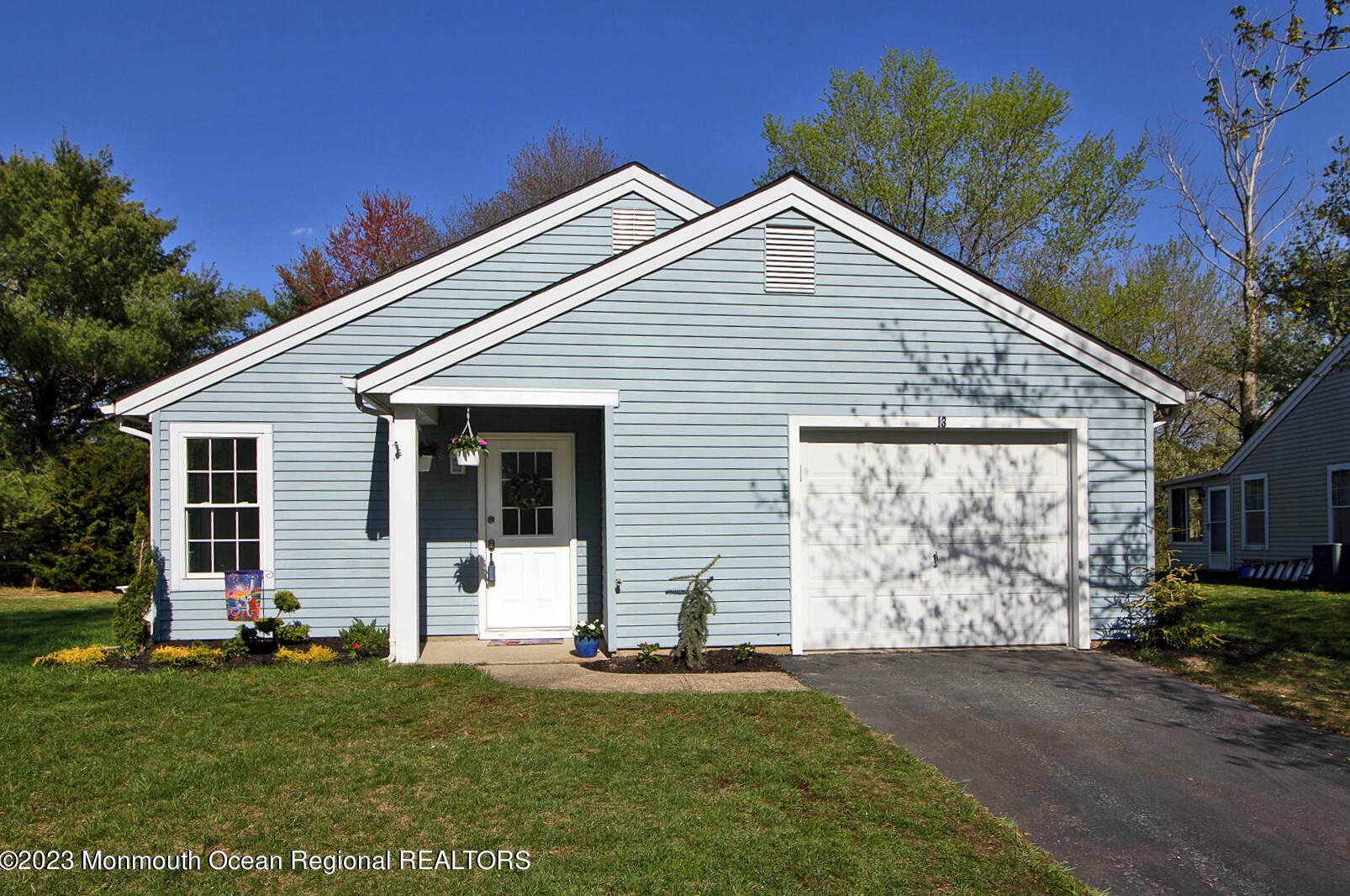 13 Lancaster Ct, Lacey, NJ 08731