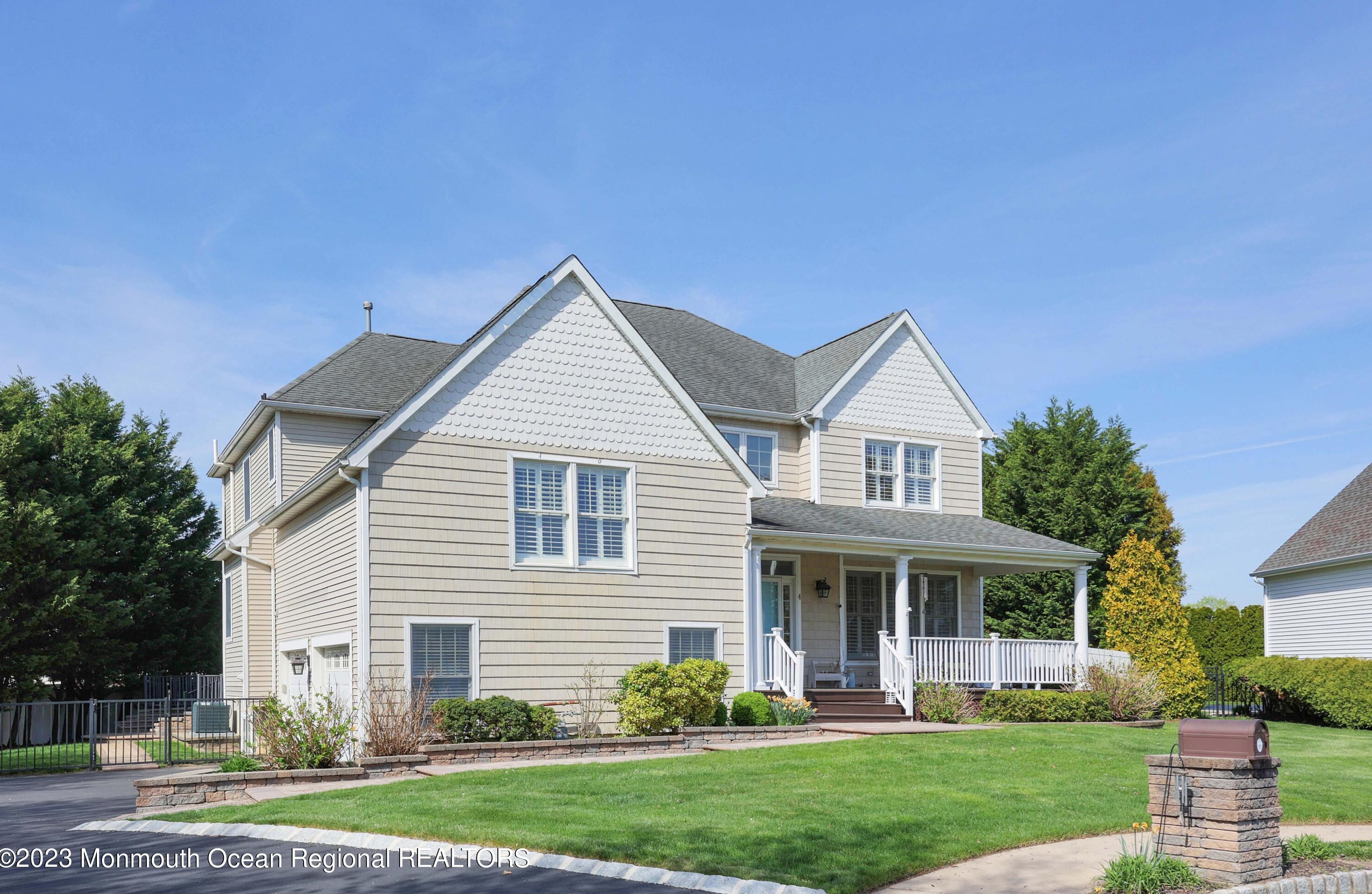 4 Kelley Ct, Belford, NJ 07718