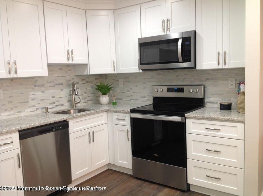 103 Amberly Dr #h, Millstone Township, NJ