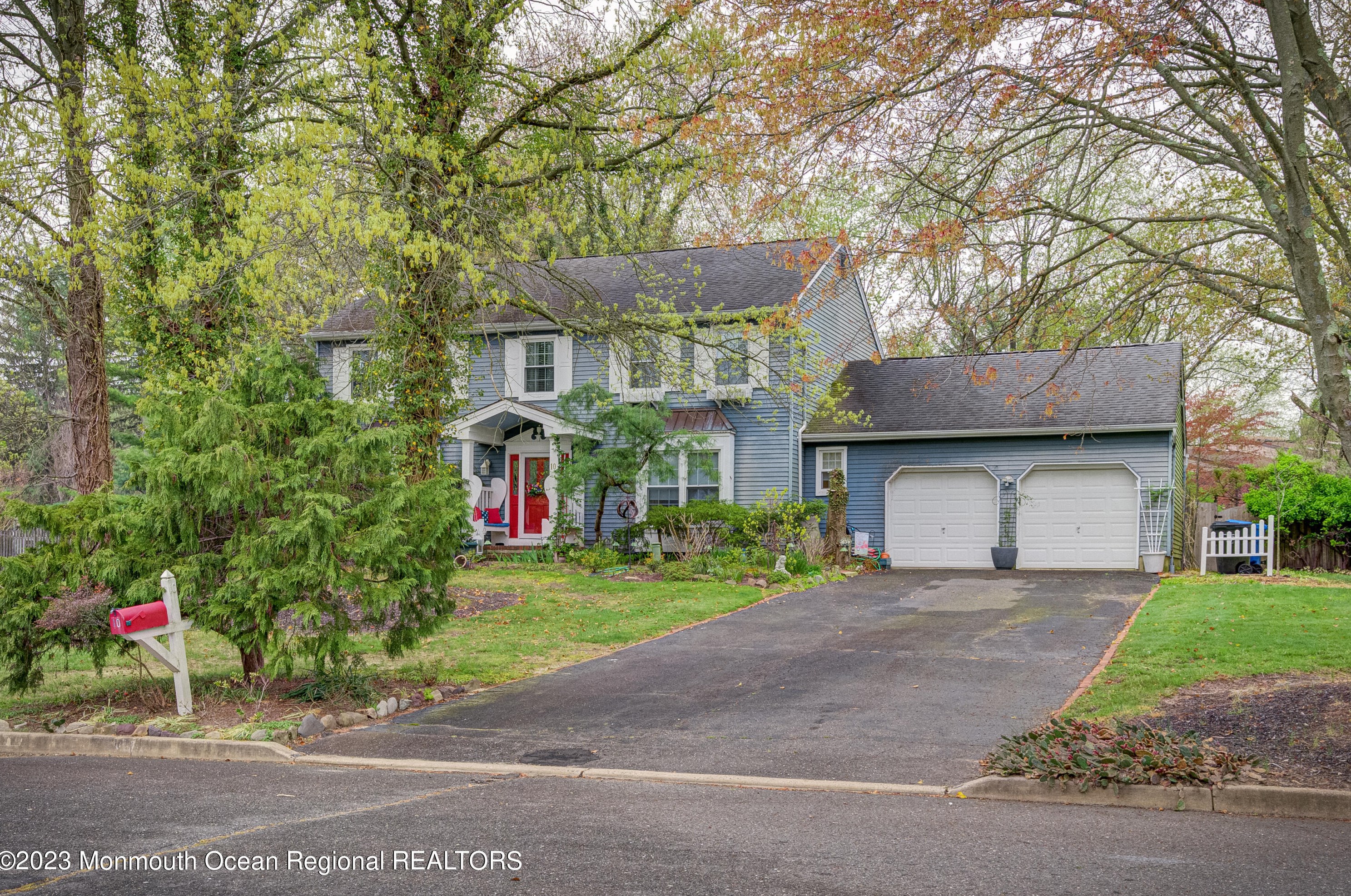 10 Courtney Way, Tinton Falls, NJ 07701