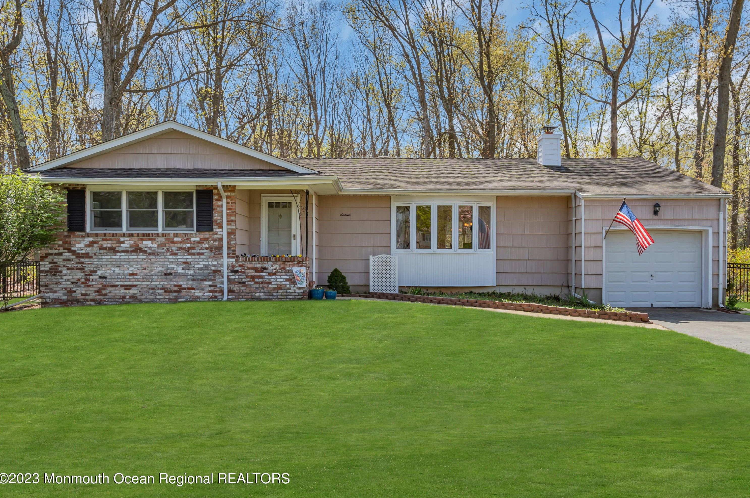 16 Chelsea Ct, Toms River, NJ 08753-2227