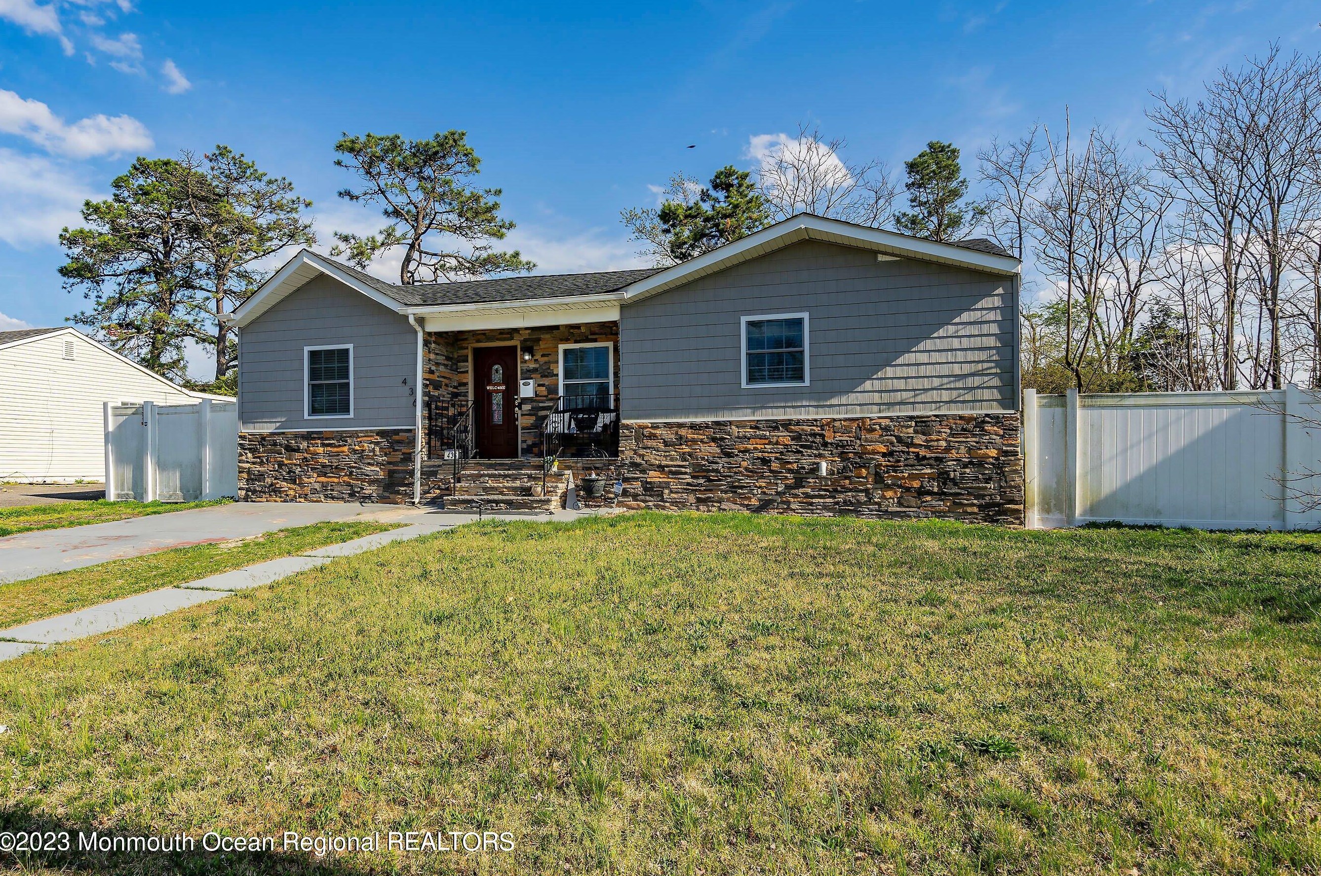436 Applegate Ave, Toms River, NJ 08757-5210