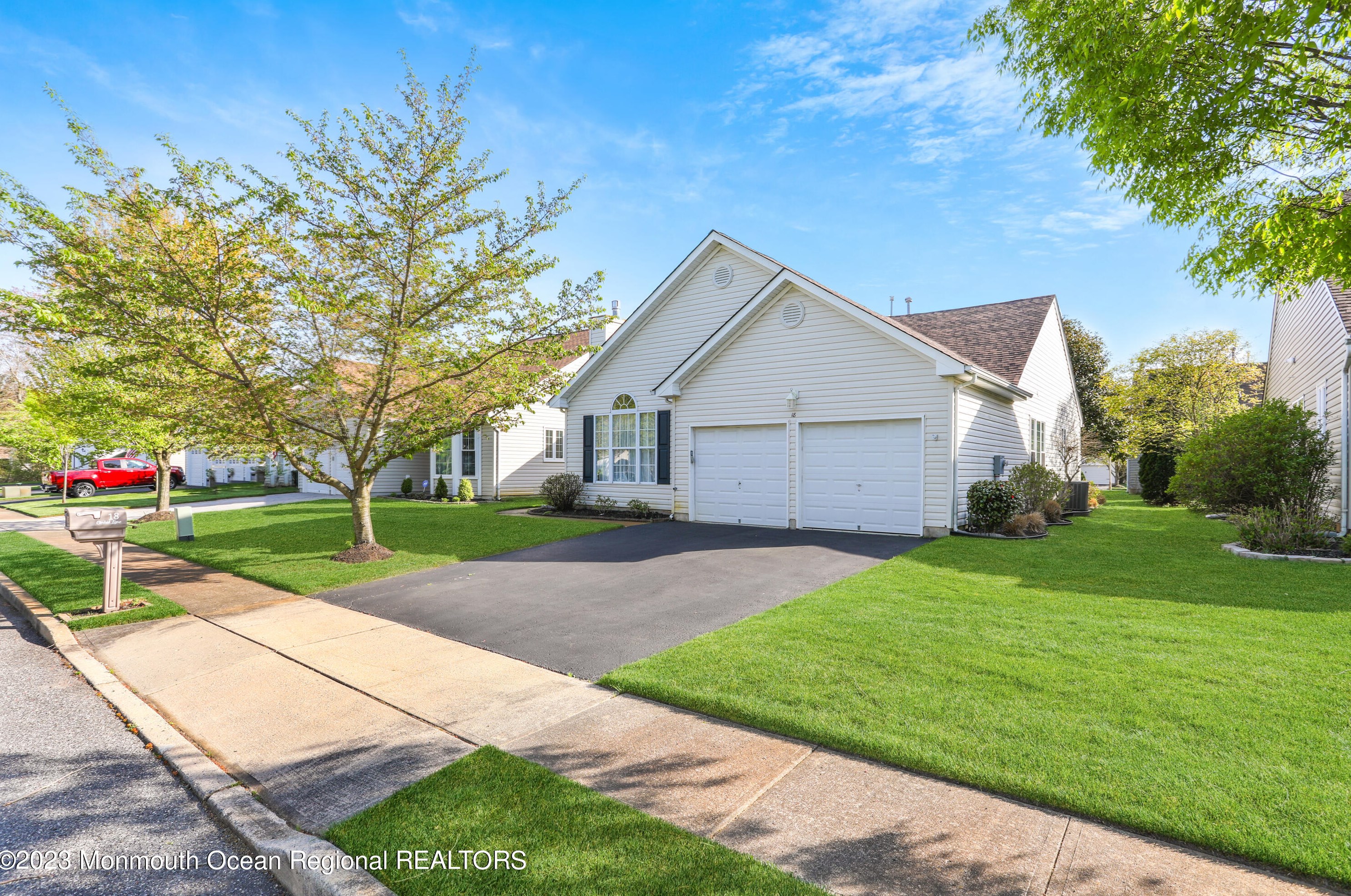 18 Orchid Ln, Bricktown, NJ 08724