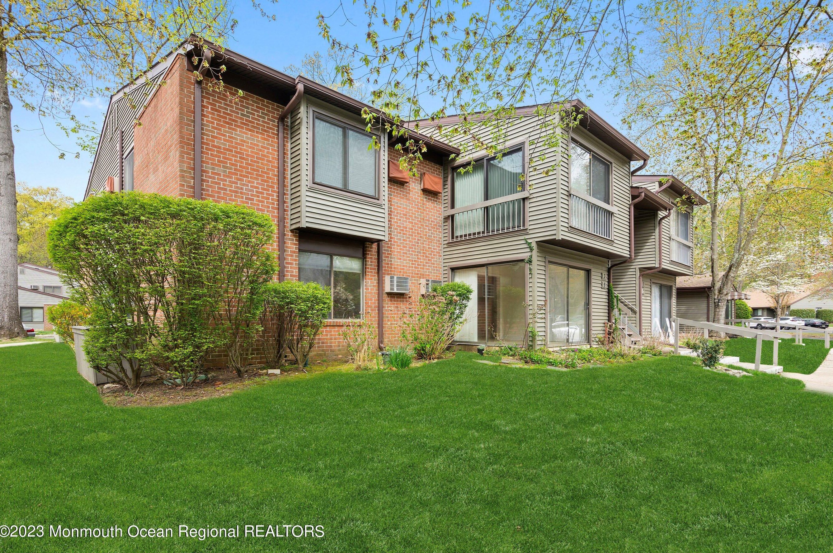9 Medford Ct, Tinton Falls, NJ 07701