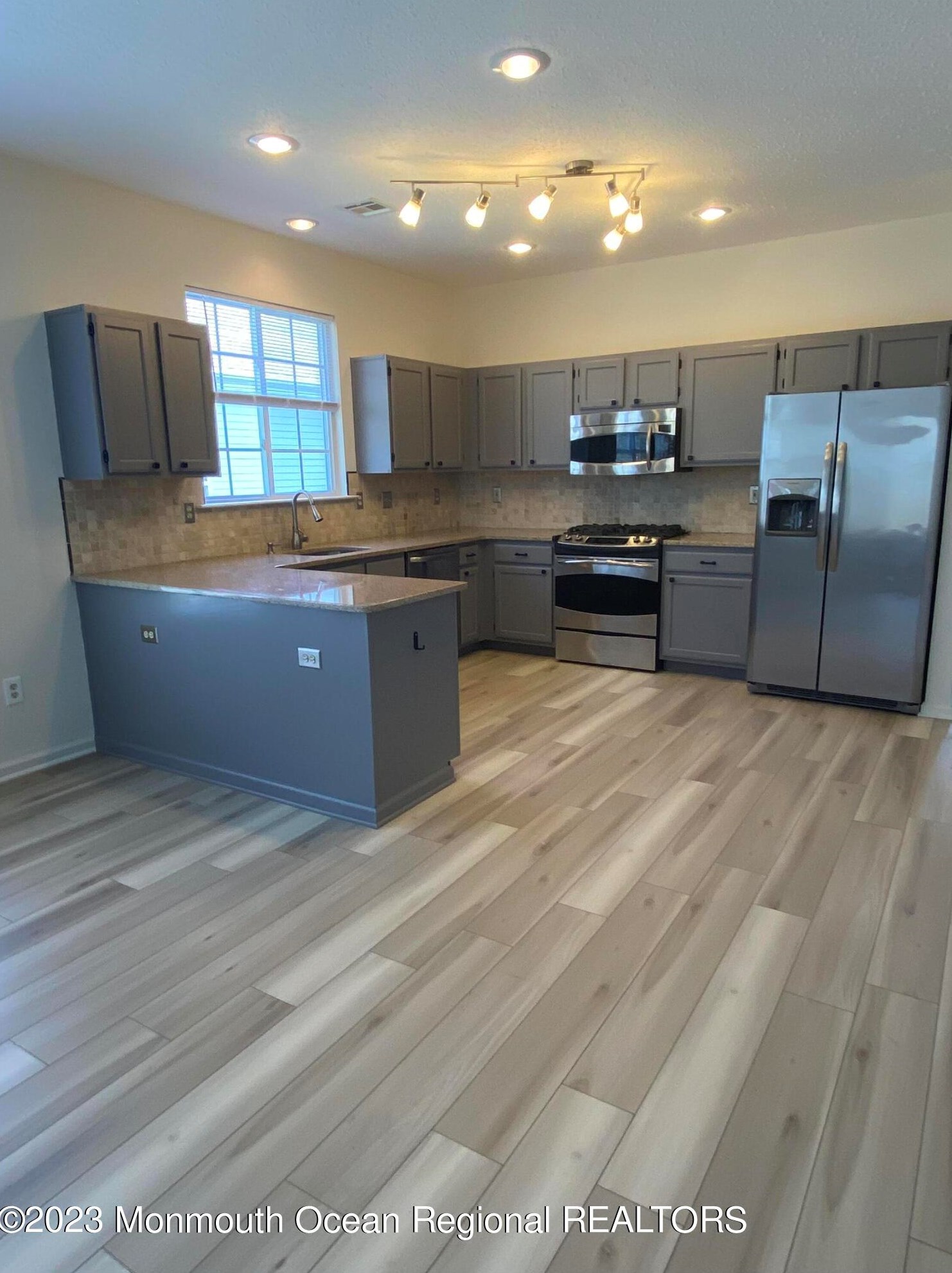 13 Durham Ave, Lakehurst, NJ 08759