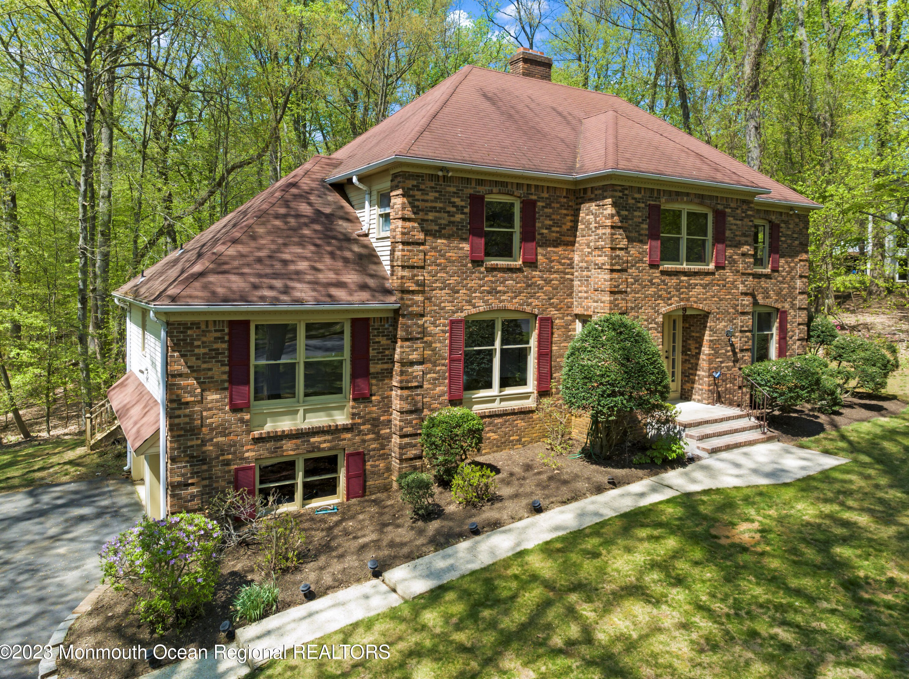 9 Seven Oaks Dr, Holmdel Village, NJ 07733