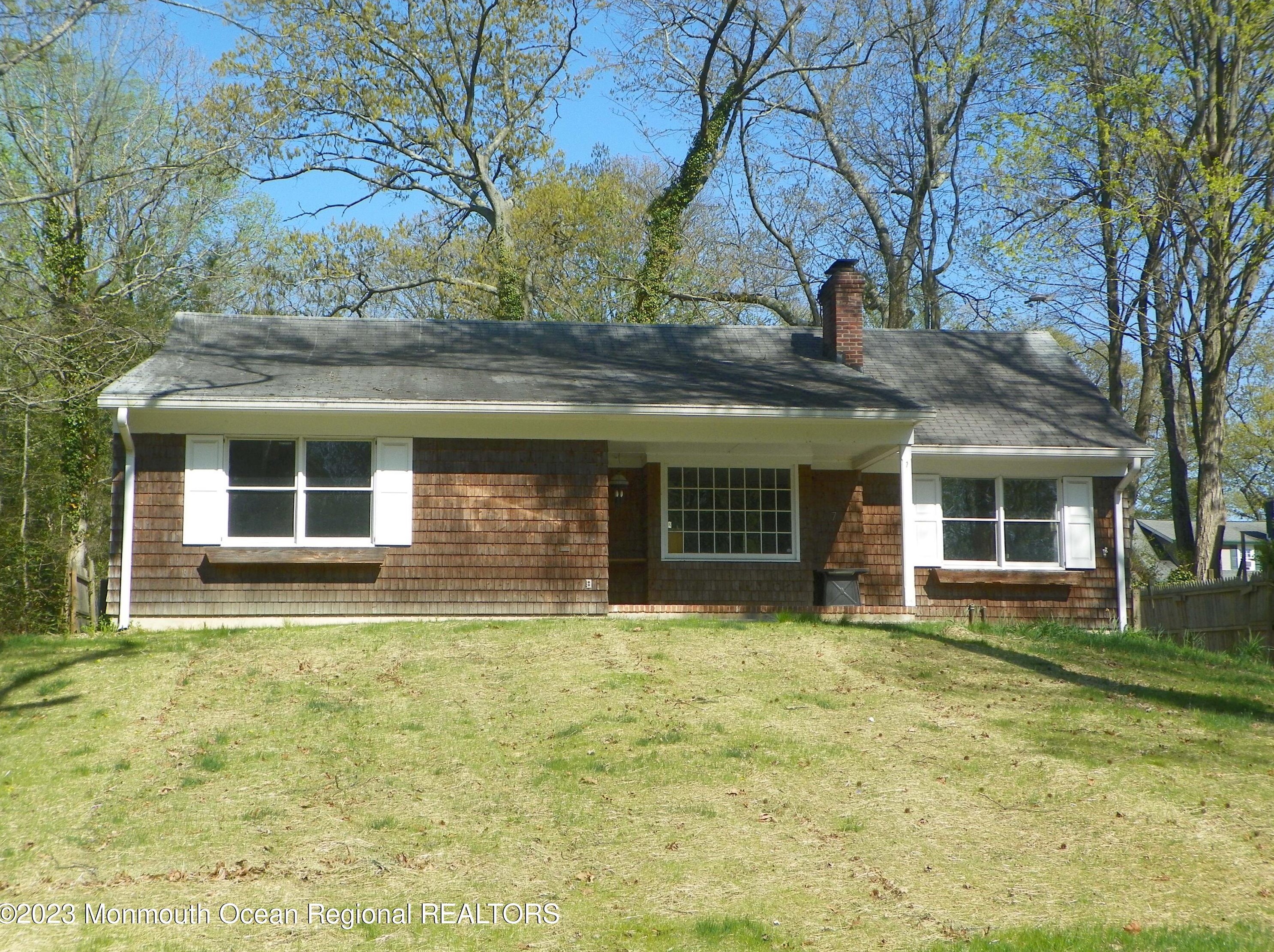 7 Central Ave, Toms River, NJ 08753-7527