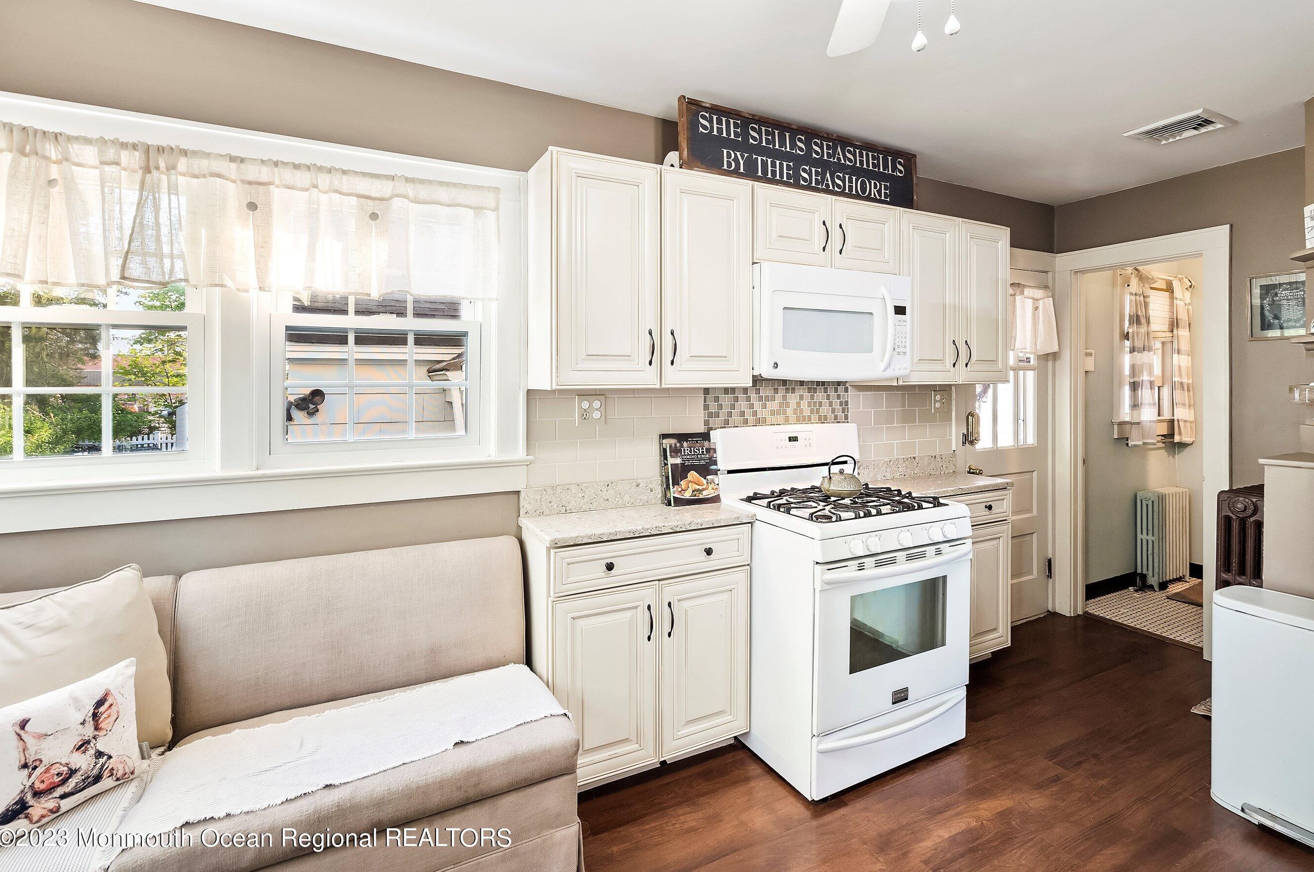 8 Spruce St, Toms River NJ  08753-7624 exterior