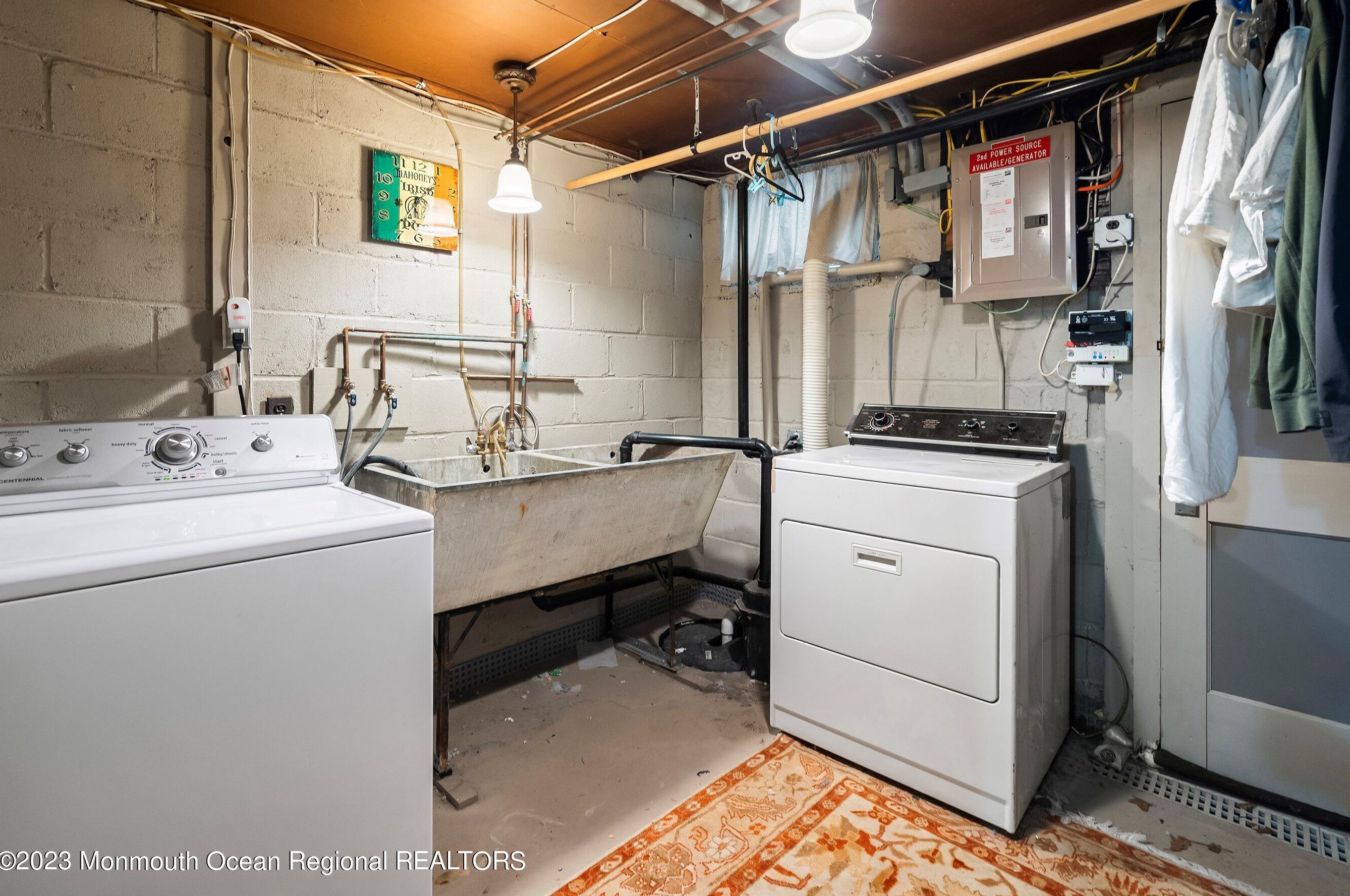 8 Spruce St, Toms River NJ  08753-7624 exterior