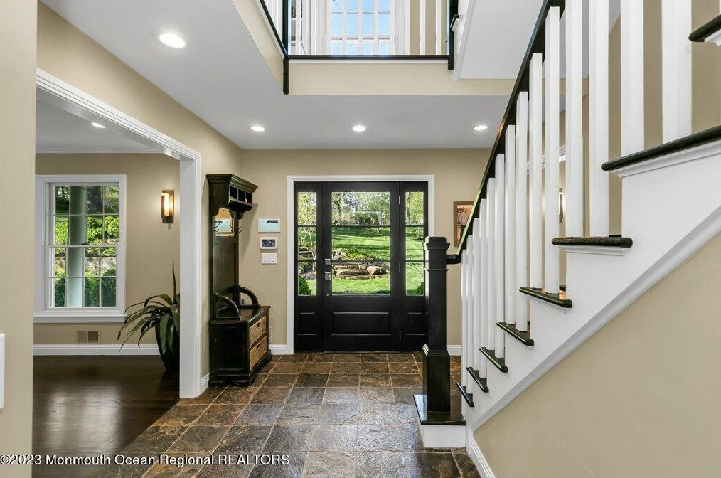 17 Club Way, Tinton Falls, NJ 07701