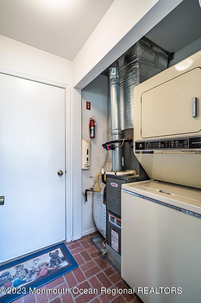 220 Mohican Ln, Tuckerton NJ  08087-1337 exterior