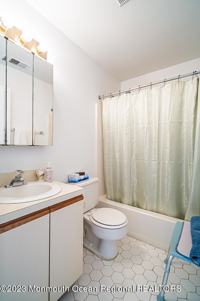 220 Mohican Ln, Tuckerton NJ  08087-1337 exterior