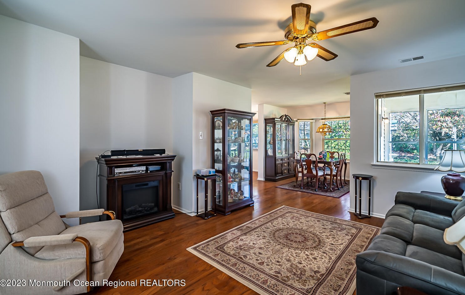 220 Mohican Ln, Tuckerton NJ  08087-1337 exterior