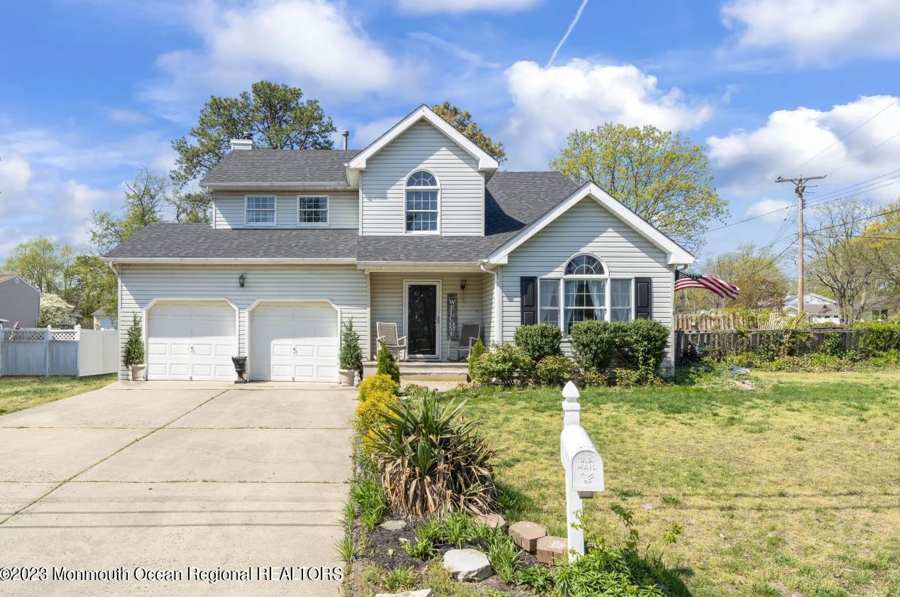 411 Tennessee Dr, Bricktown, NJ 08723