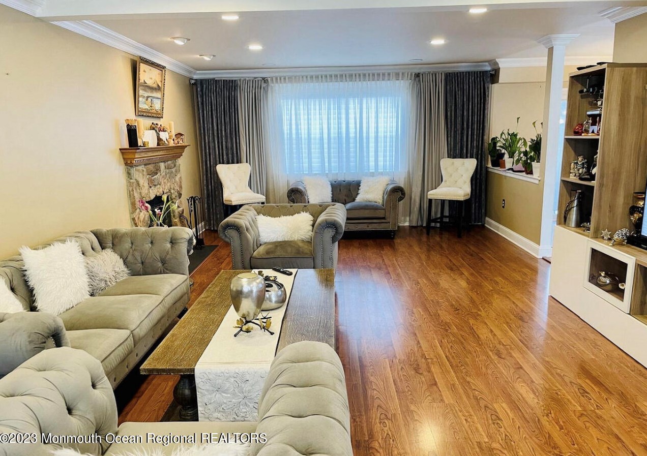 16 William Dr, Wall Township NJ  07731-8833 exterior