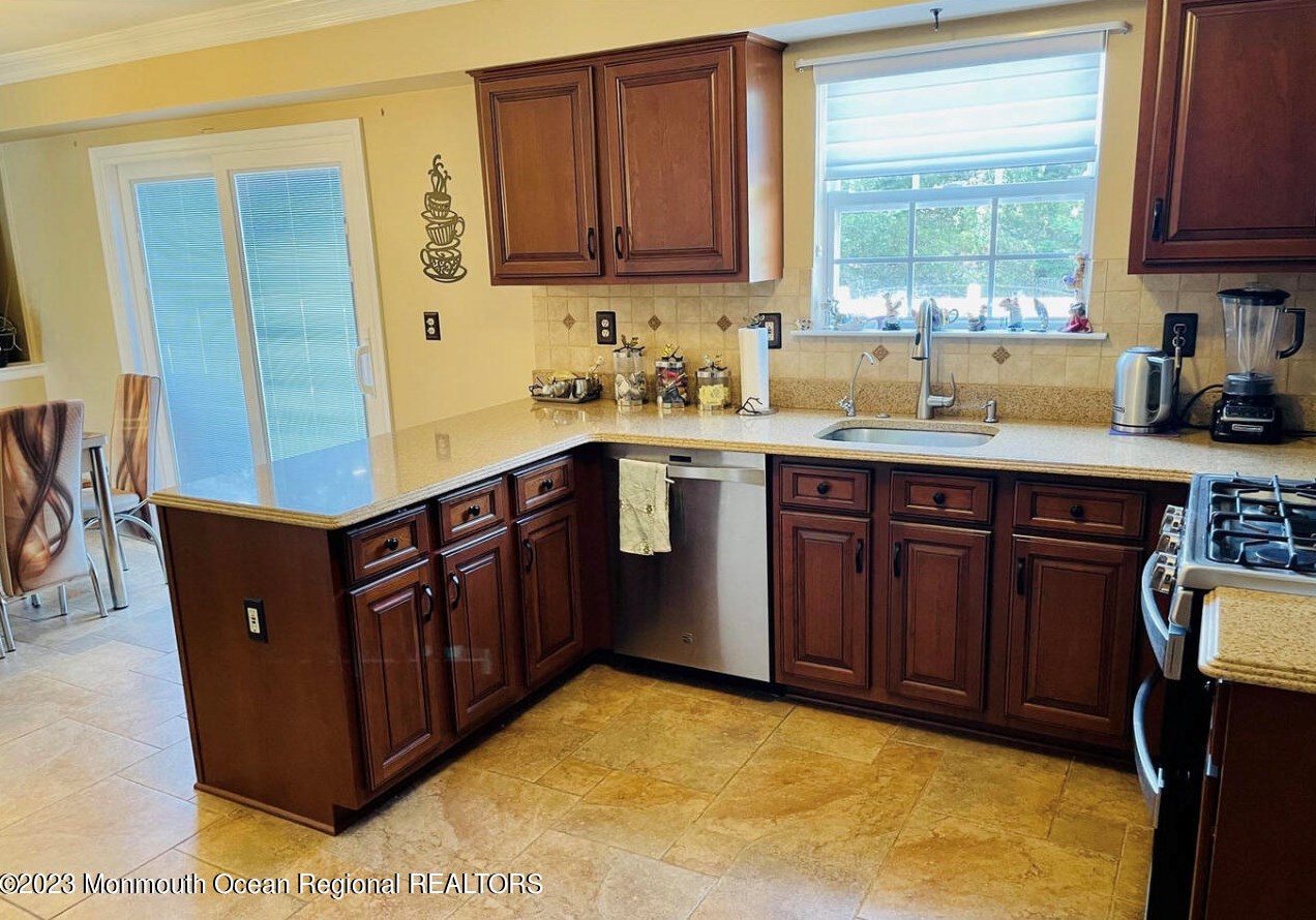 16 William Dr, Wall Township NJ  07731-8833 exterior