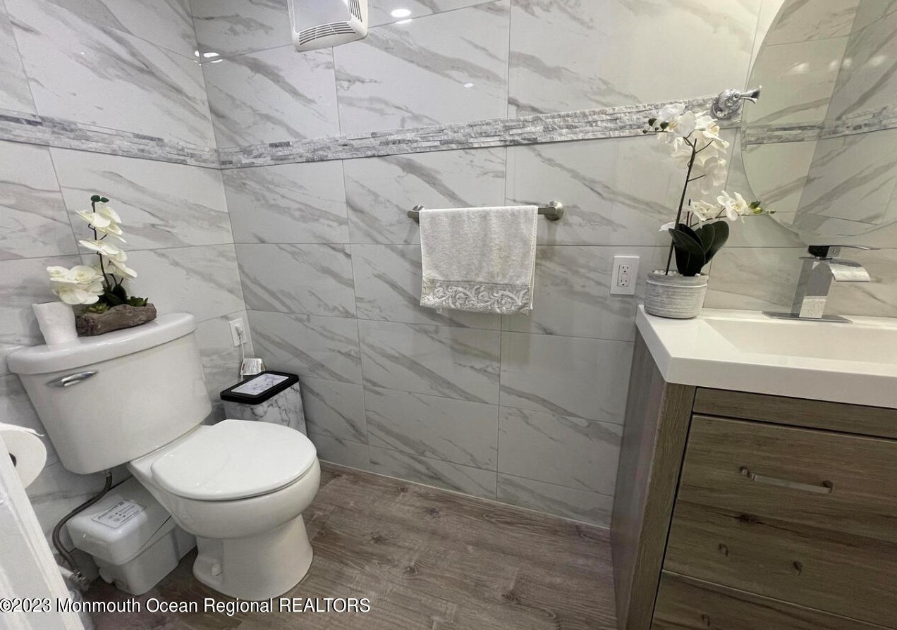 16 William Dr, Wall Township NJ  07731-8833 exterior