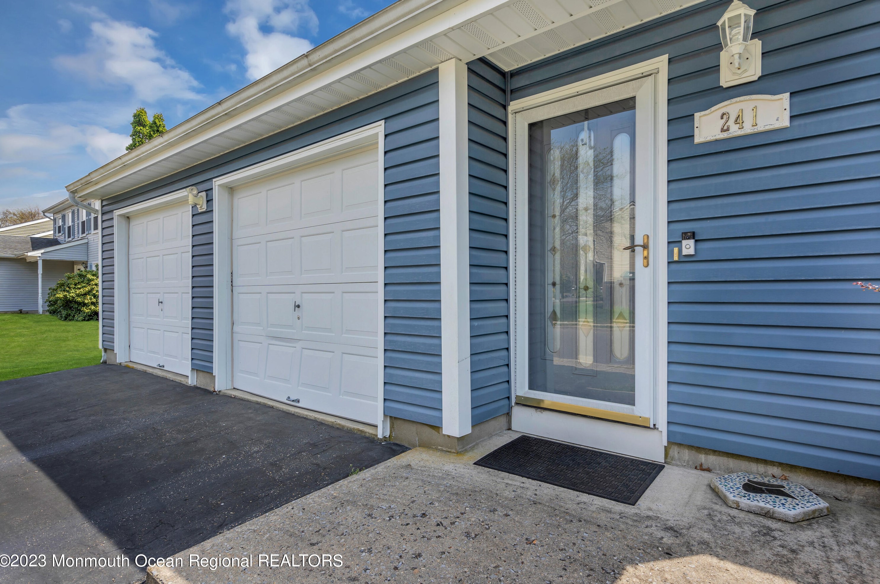 241 Smokerise Ln, Toms River, NJ 08755-4083