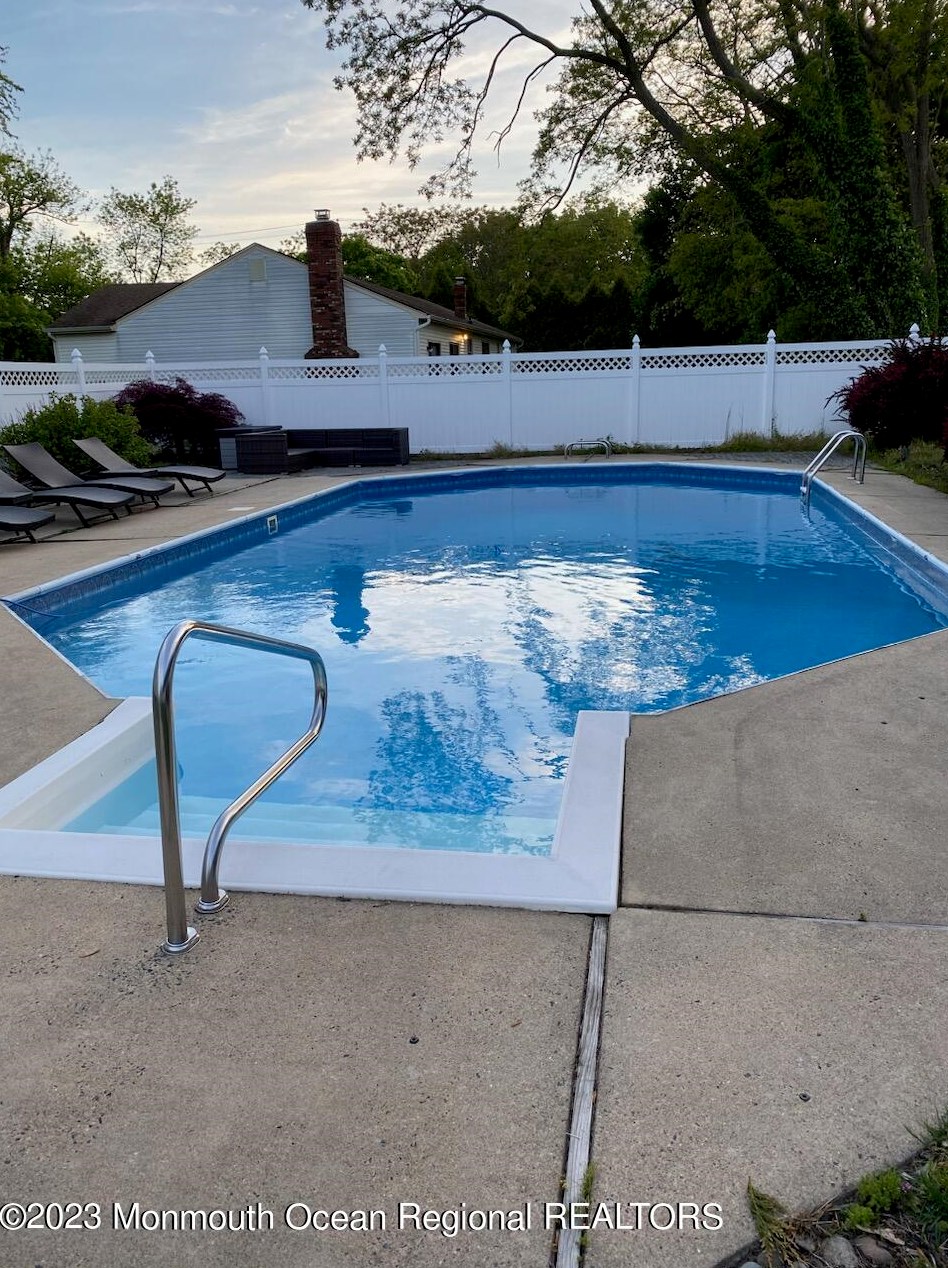 5 Lawley Ct, West Long Branch, NJ 07764