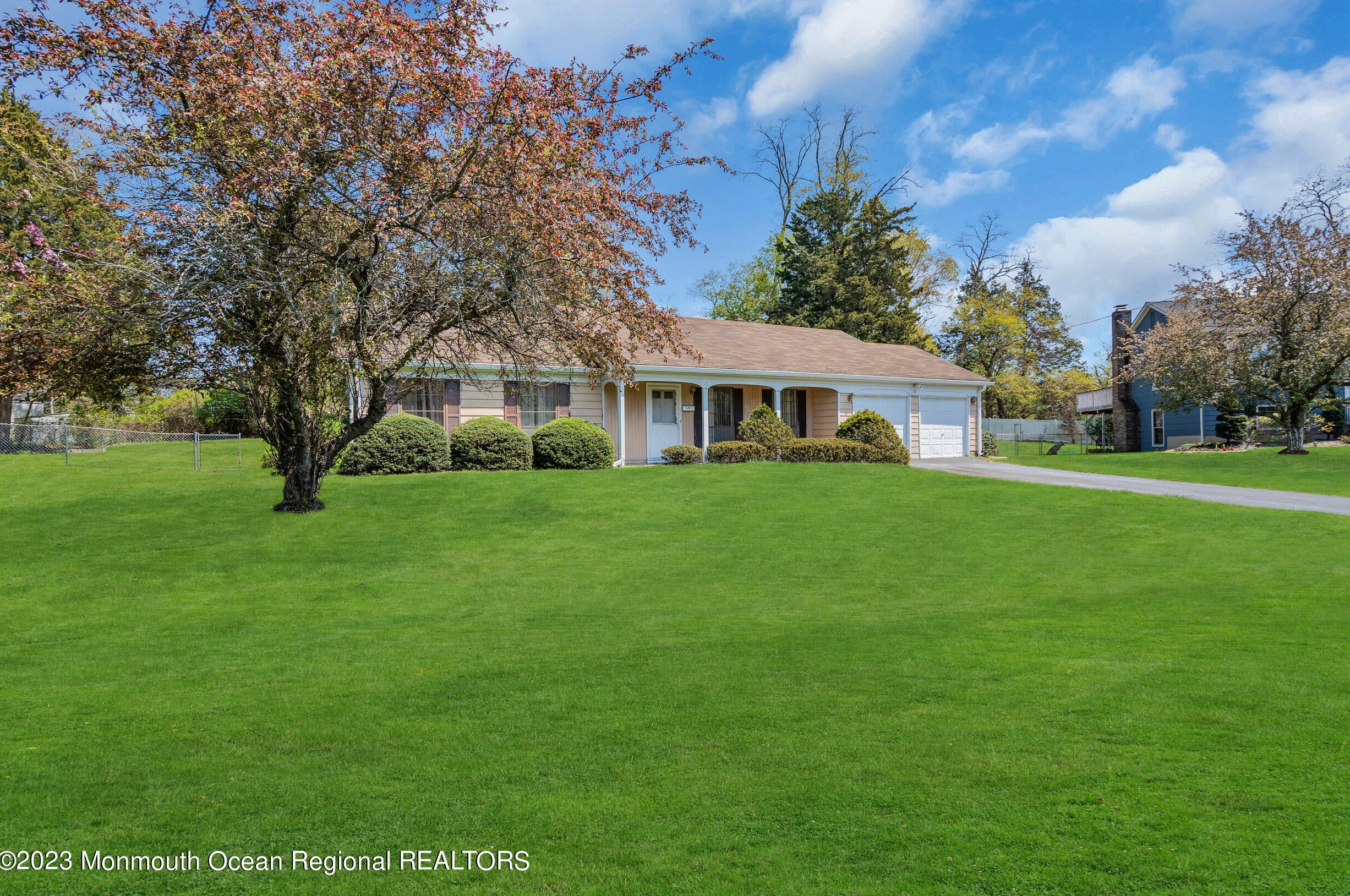 18 Hampton Dr, Jackson Twp, NJ 08527