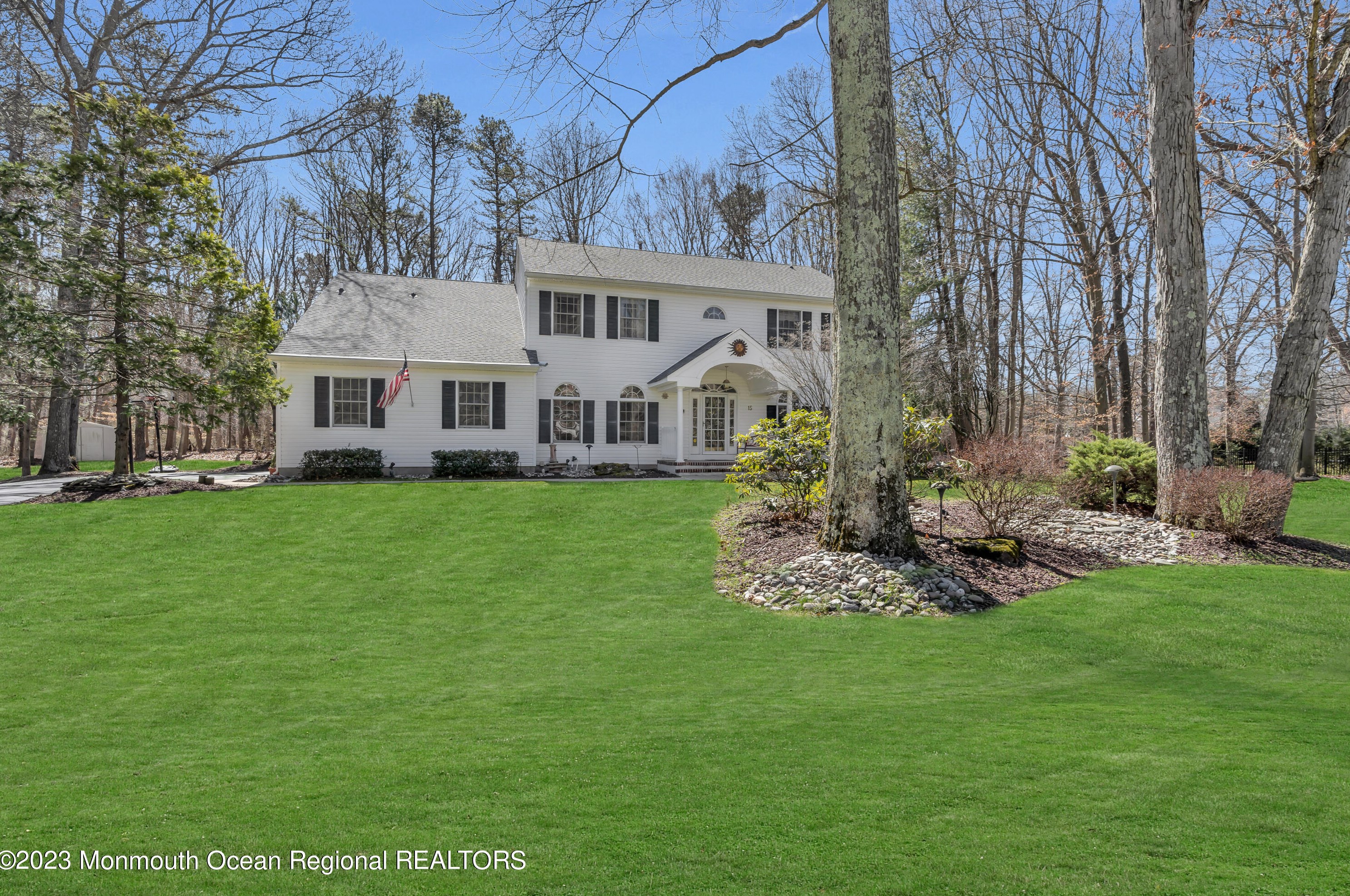 15 Monarch Ln, East Freehold, NJ 07728