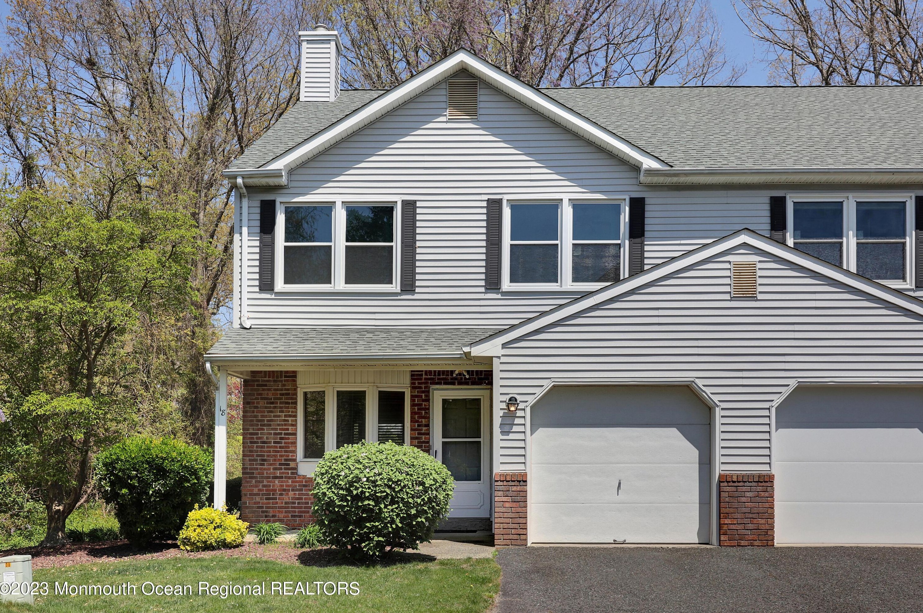 18 Rose Manor Ct, Bricktown, NJ 08723