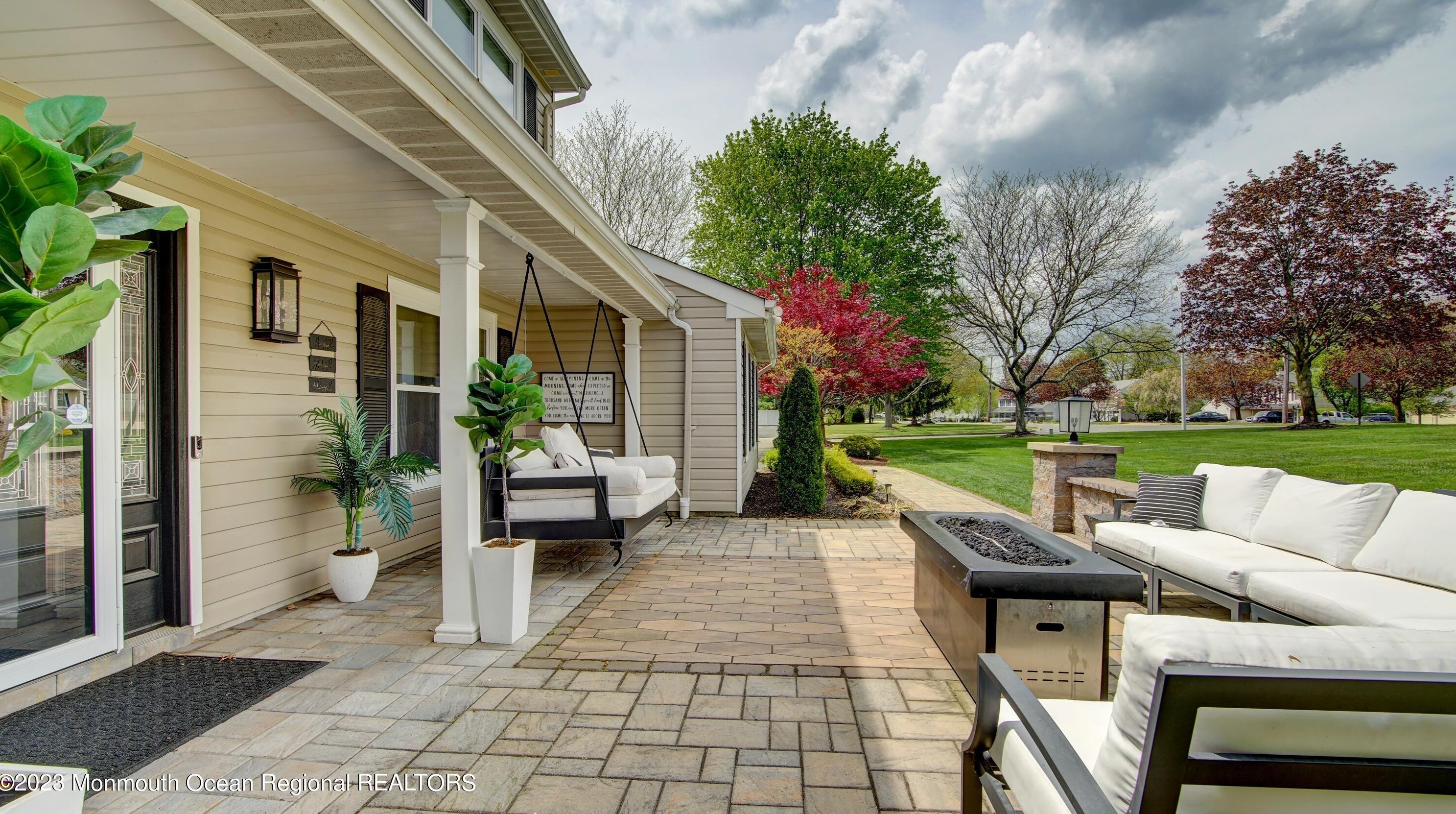 1 Sutton Dr, Millstone Township, NJ 07726-8715